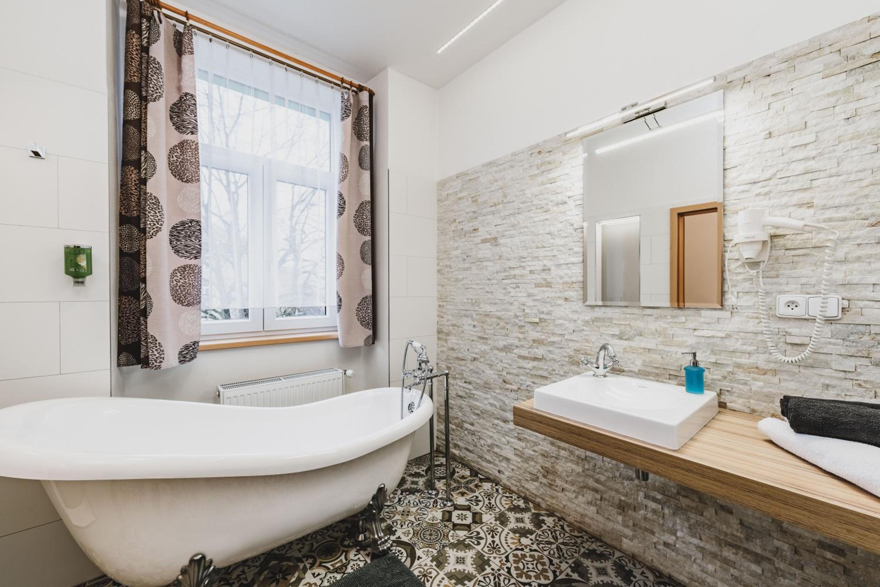 Deluxe Double or Twin Room photo 2
