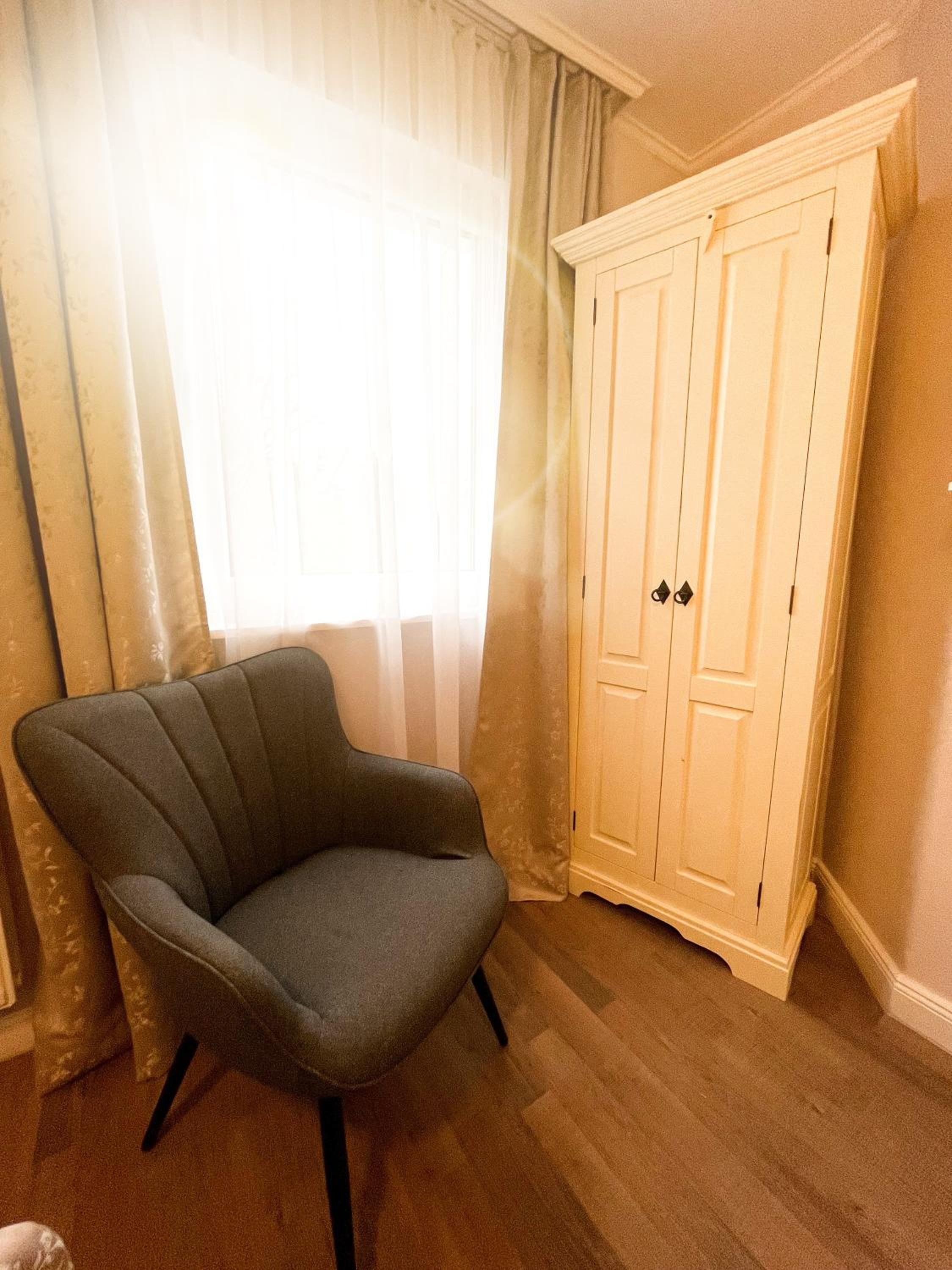 One-Bedroom Apartment - Photo 6