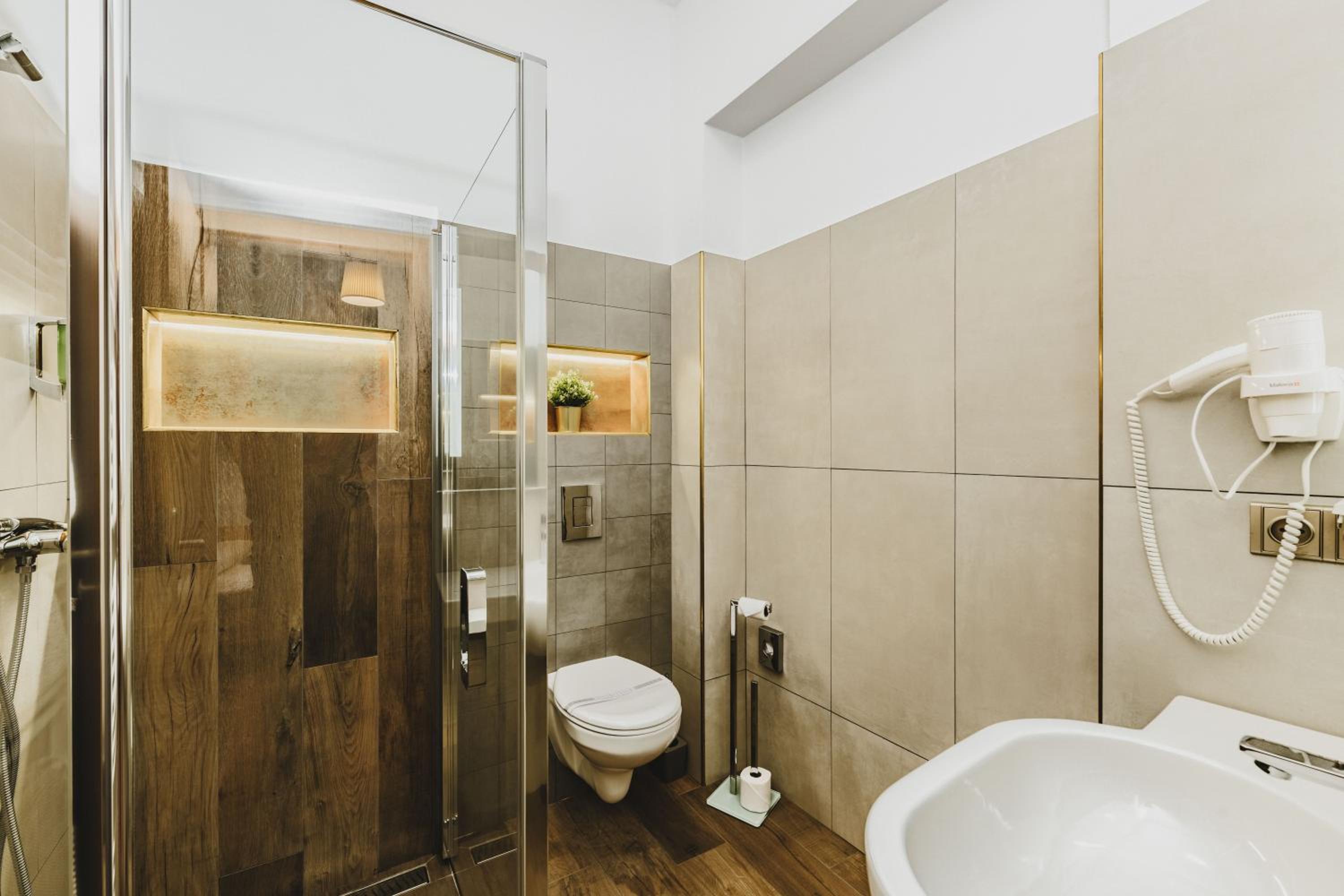 Single Room with Bathroom photo 2