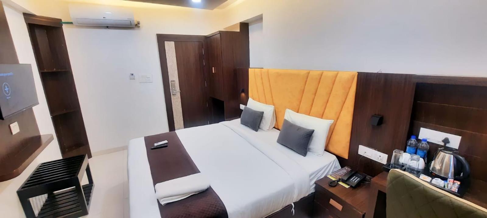 Super Deluxe Room - Photo 10