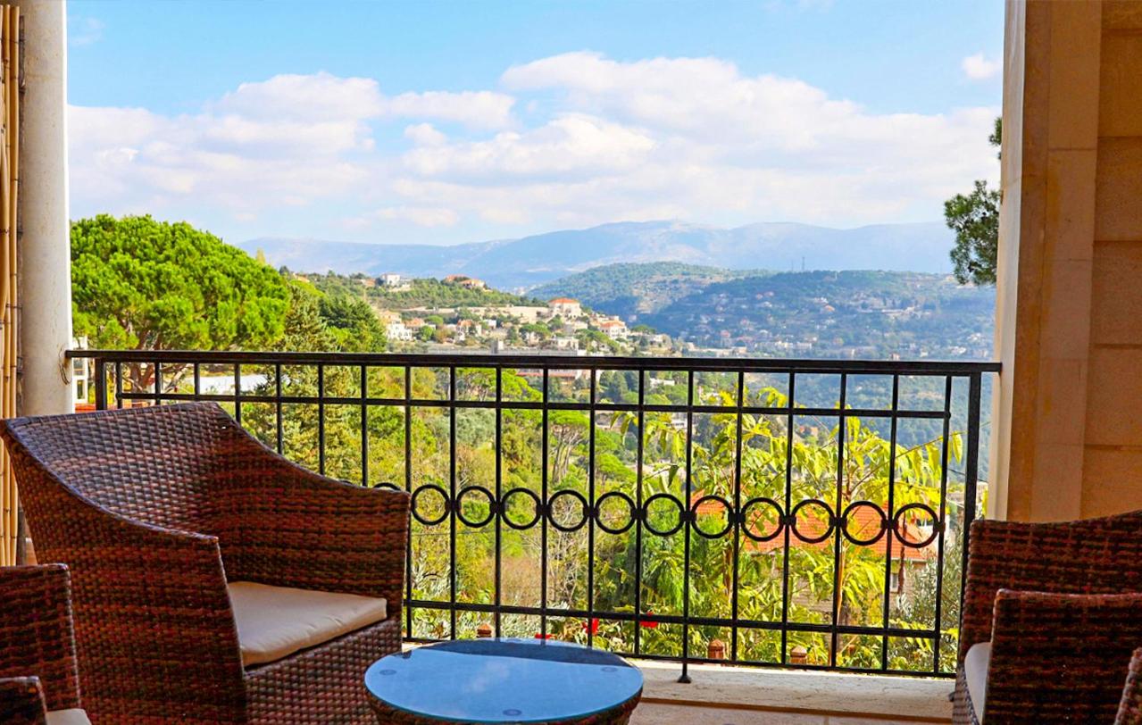 Apartment With Mountain View