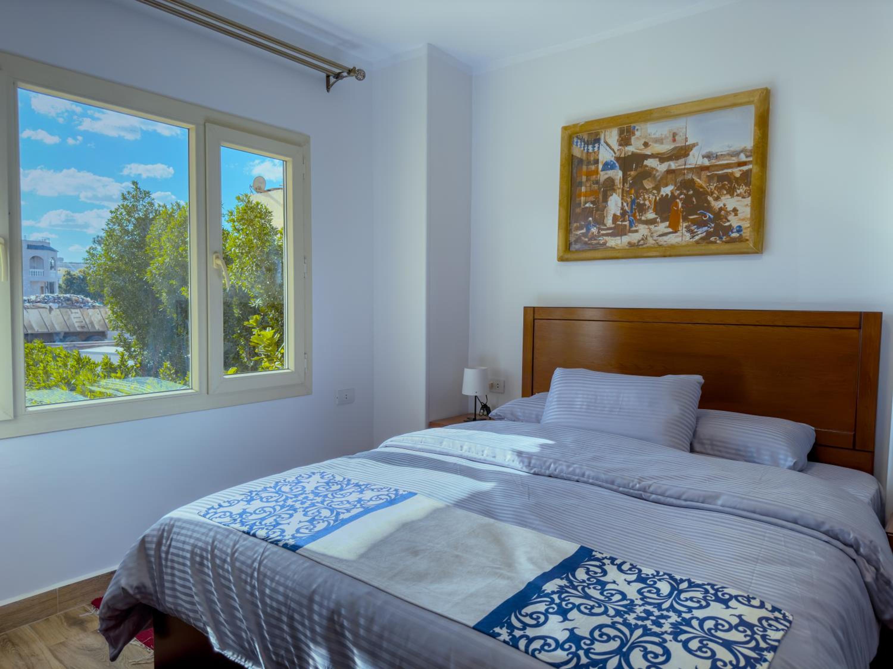 Deluxe Double Room thumbnail 5