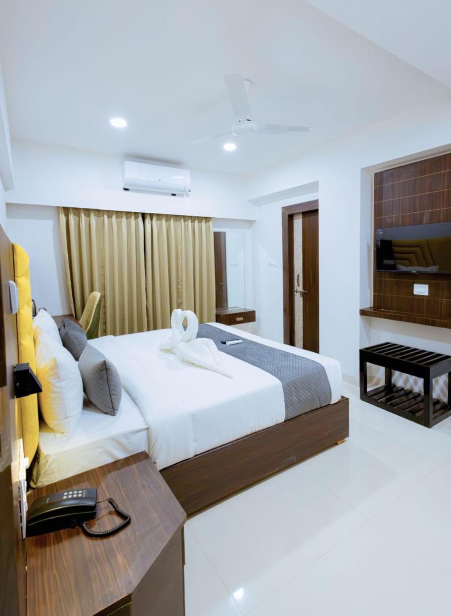Super Deluxe Room - Photo 8