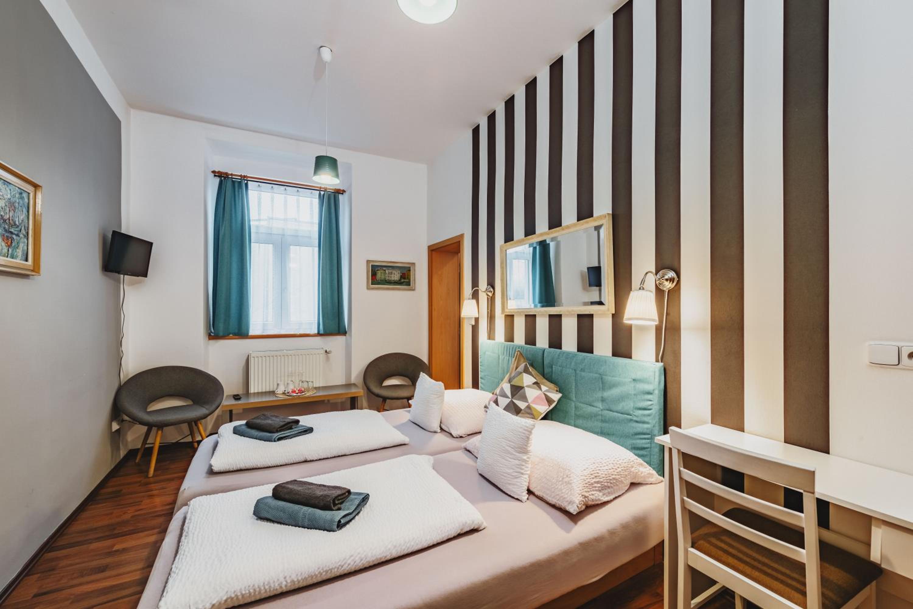 Double or Twin Room with Private Bathroom photo 2