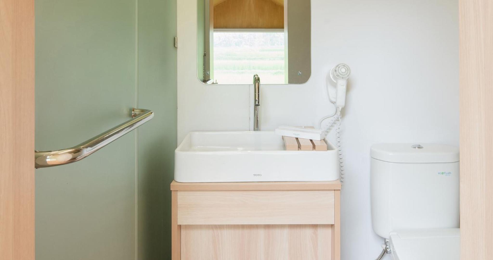 Deluxe Cabin - Photo 11