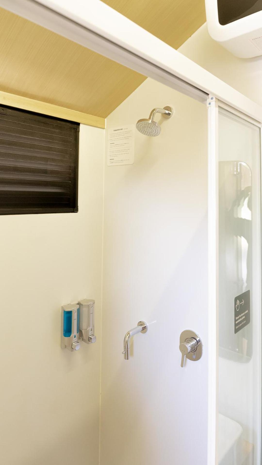 Deluxe Cabin - Photo 10