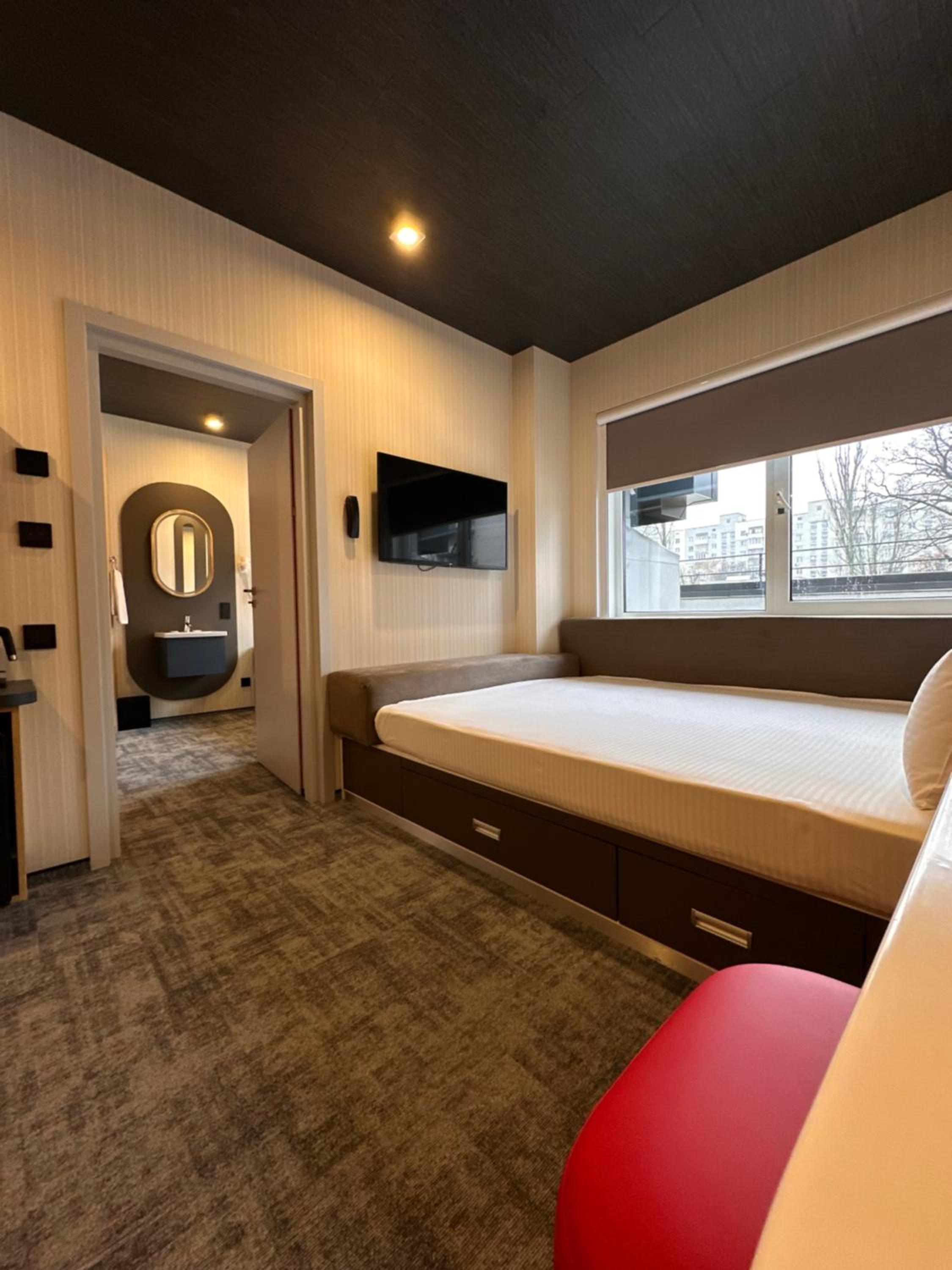 Deluxe Double Room with Shower photo 3