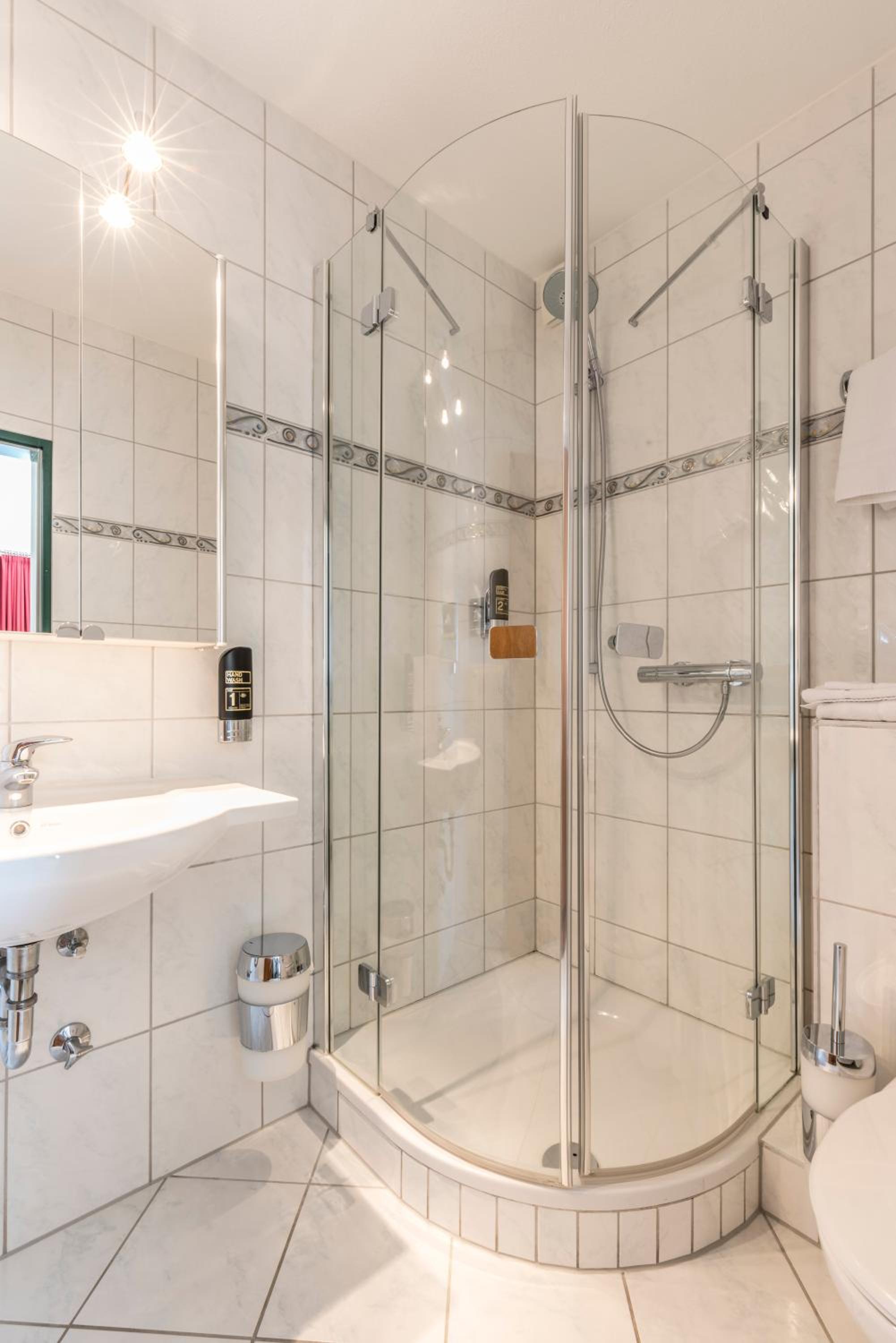 Standard Triple Room (with Air Conditioning) photo 2