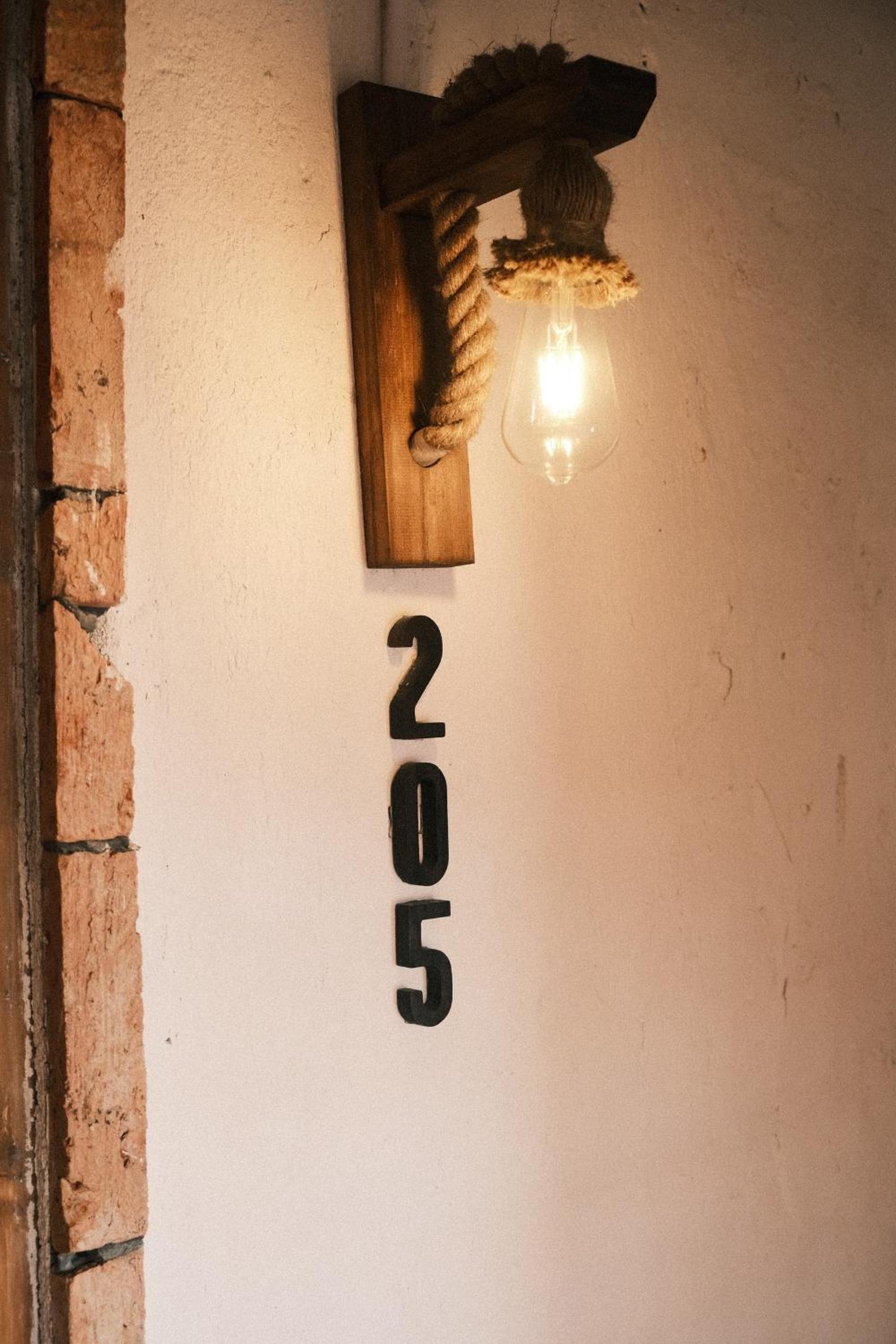 Suite - Photo 13