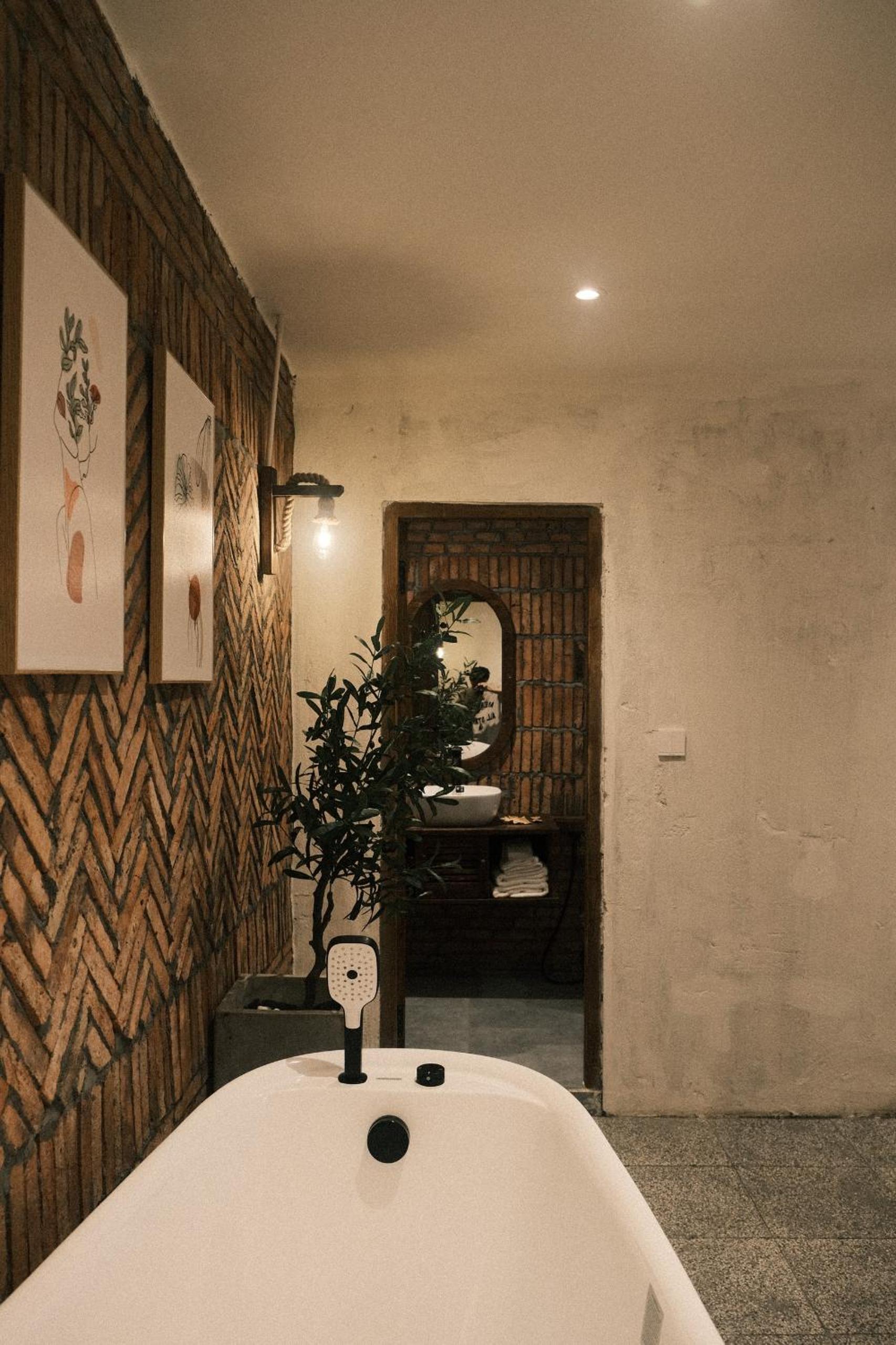 Suite - Photo 19