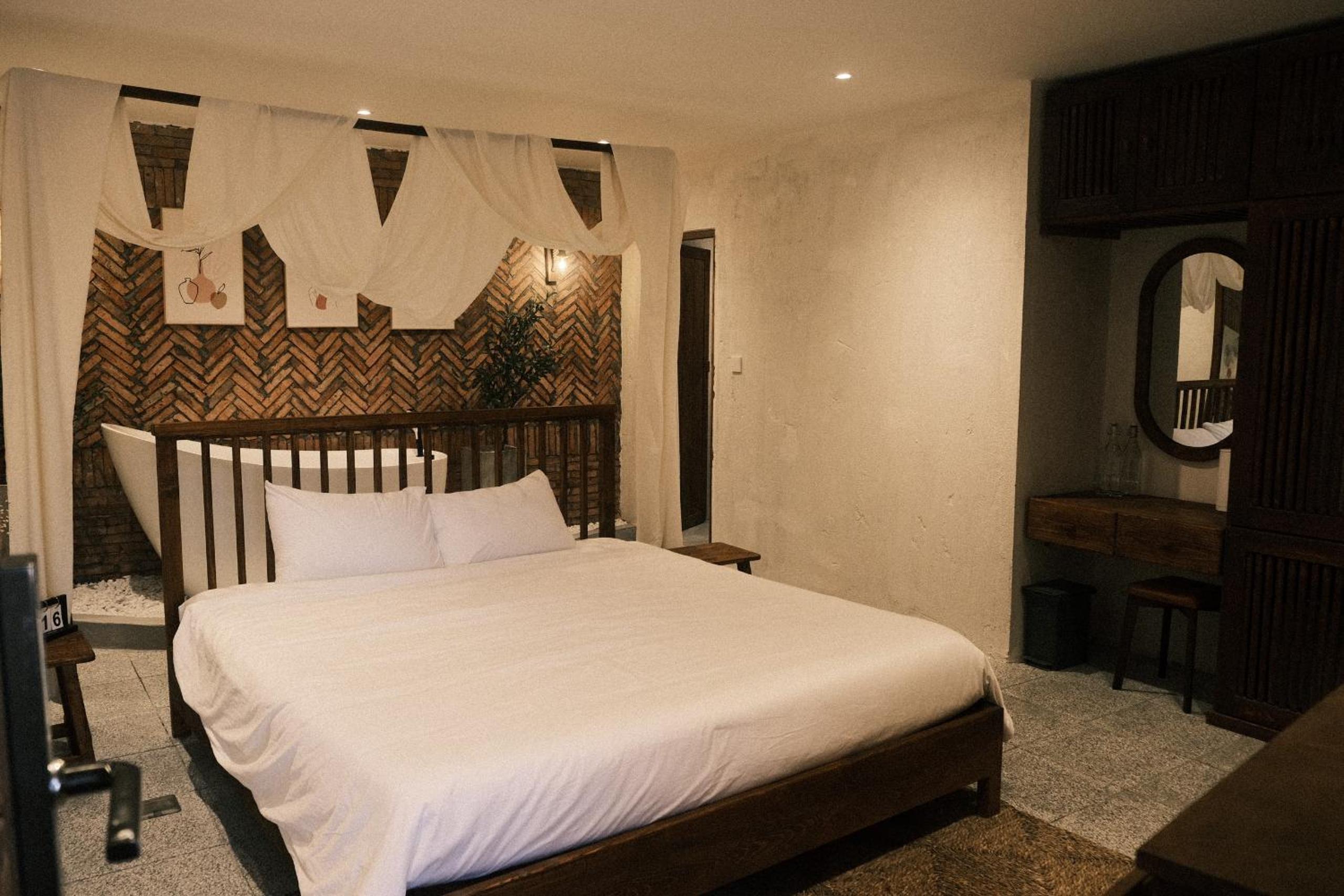Suite - Photo 12