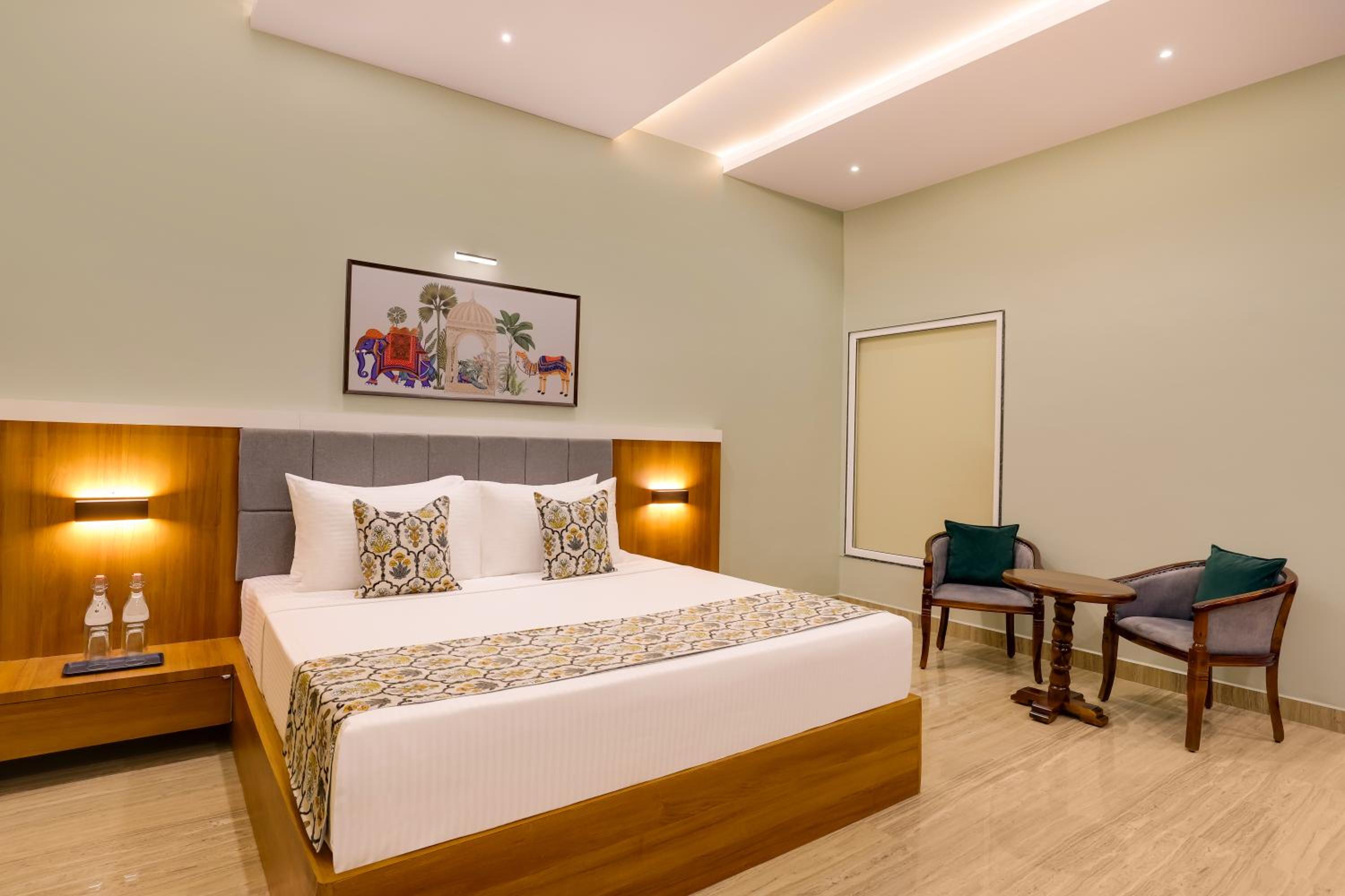 Superior King Room (Complimentary Welcome Drink on arrival) - Photo 4