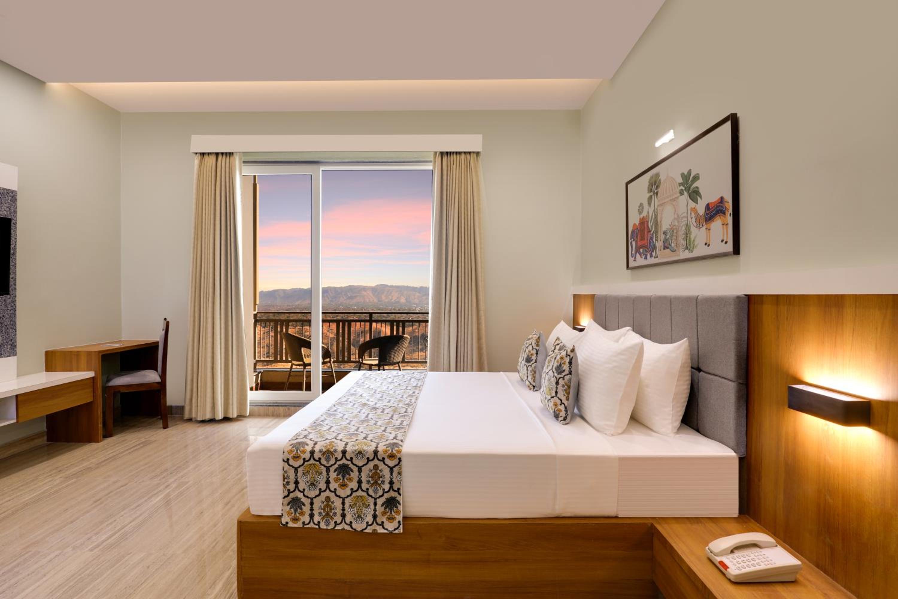Superior King Room (Complimentary Welcome Drink on arrival) - Photo 3