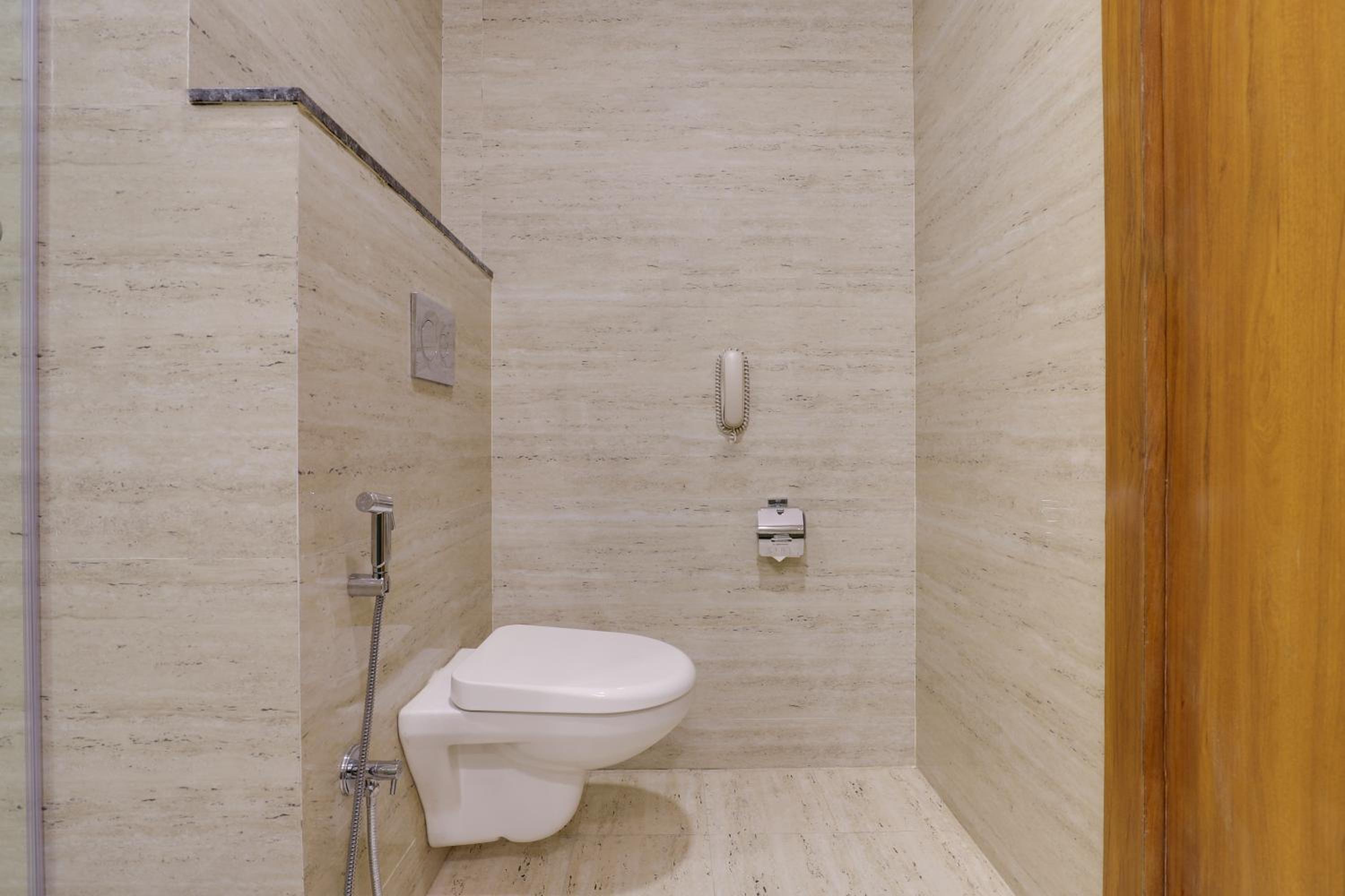 Superior King Room (Complimentary Welcome Drink on arrival) - Photo 6