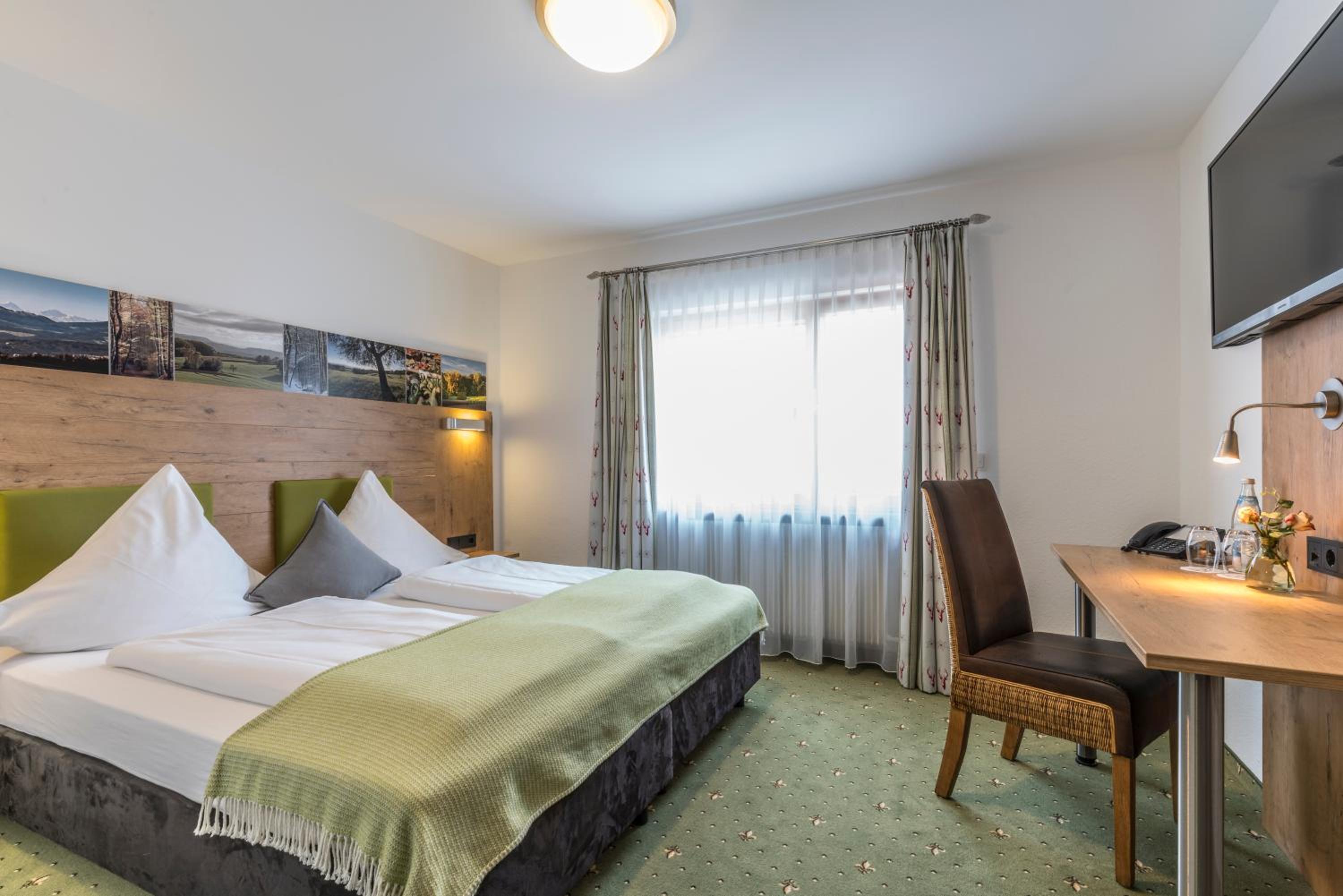Standard Twin Double Room (with Air Conditioning) photo 1