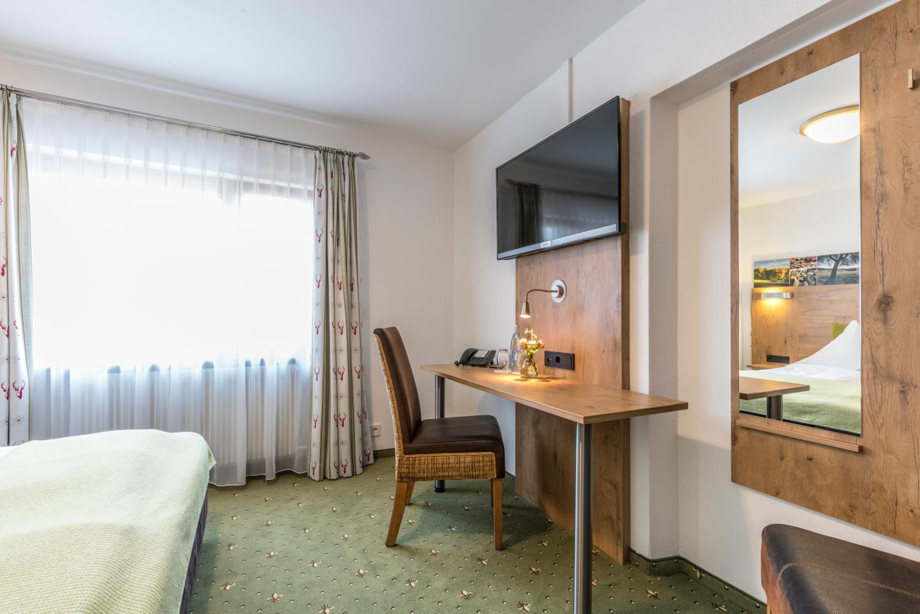 Standard Twin Double Room (with Air Conditioning) photo 2