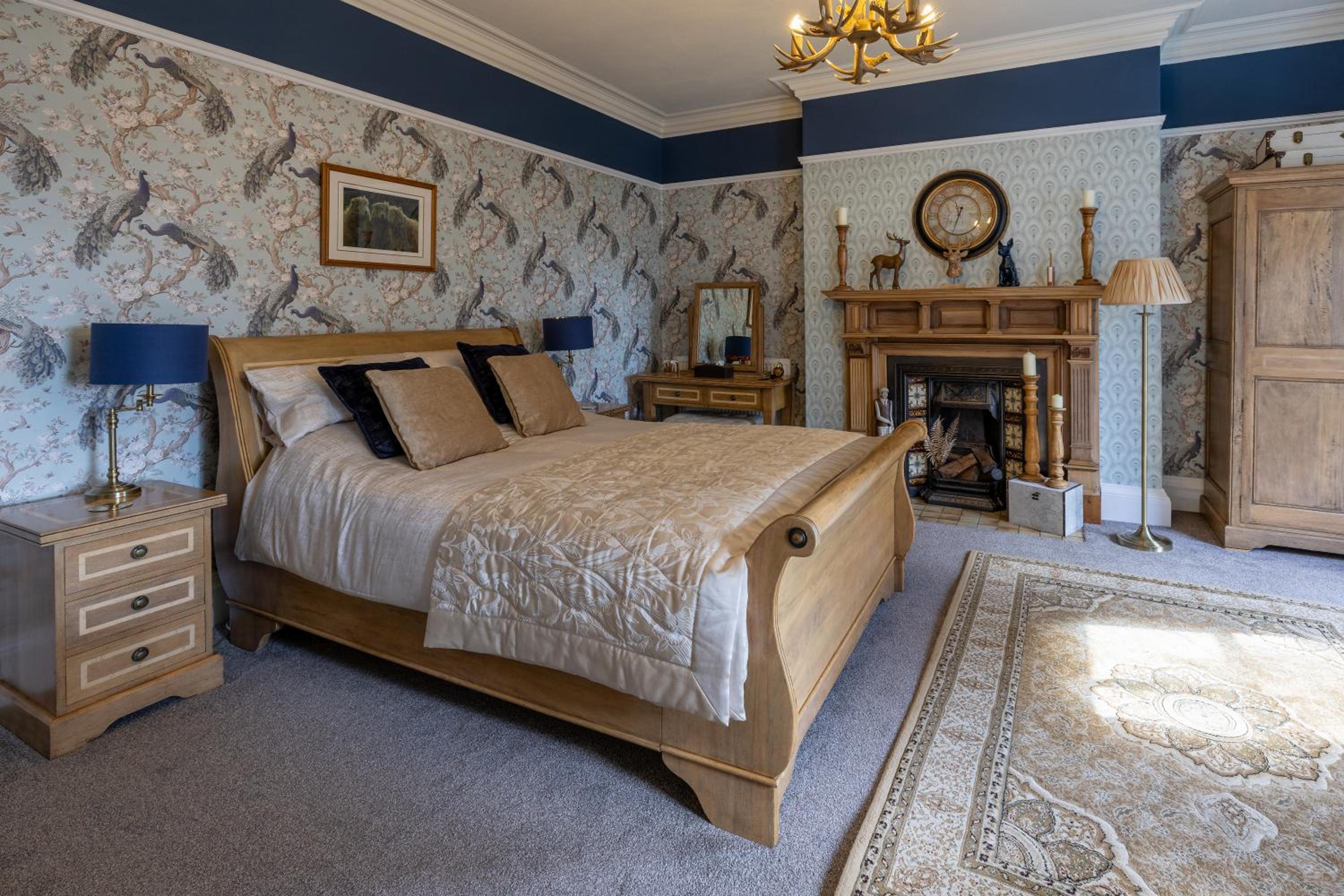 Deluxe King Room - Autumn