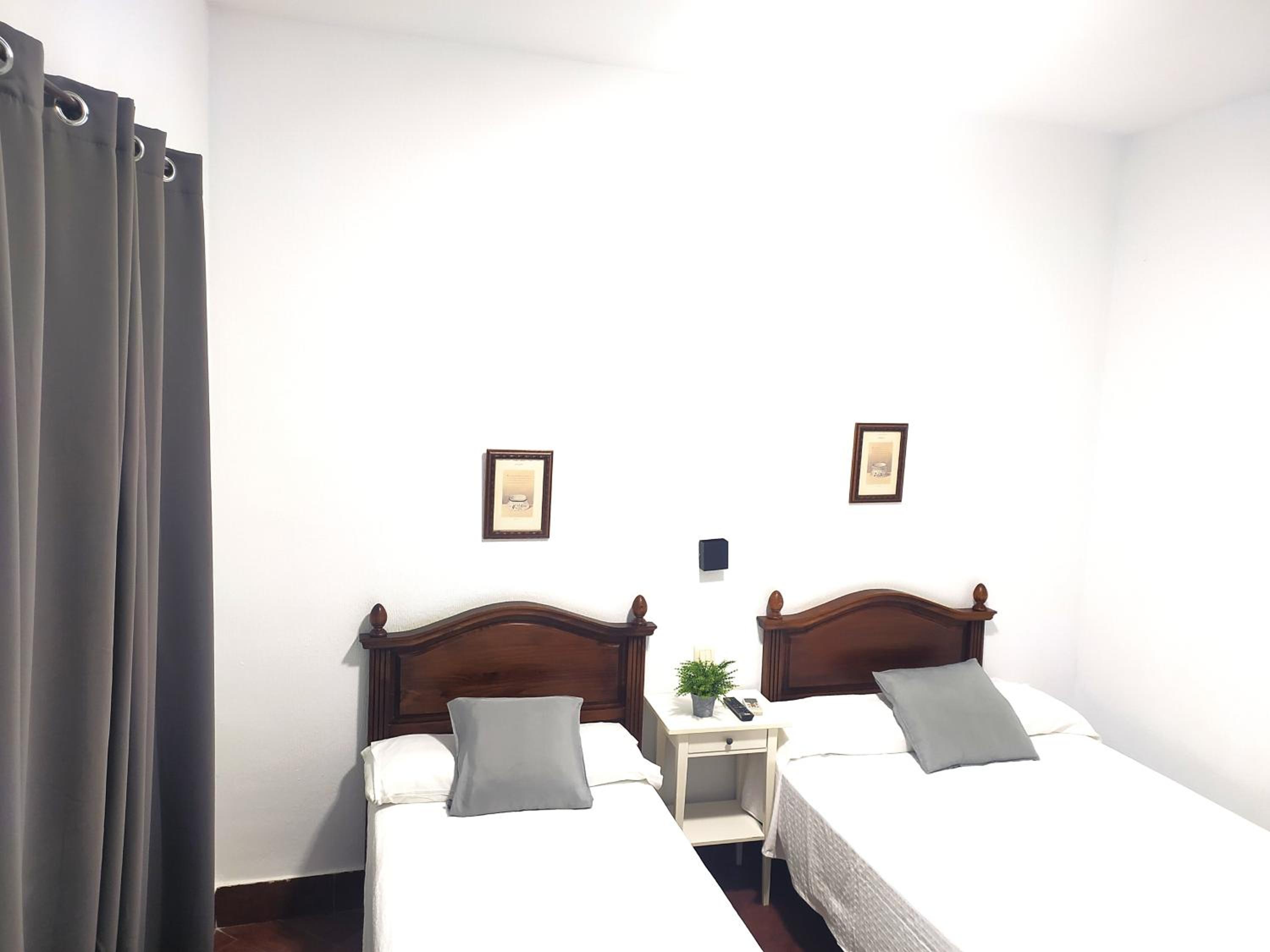 Double Room with Extra Bed - Photo 13