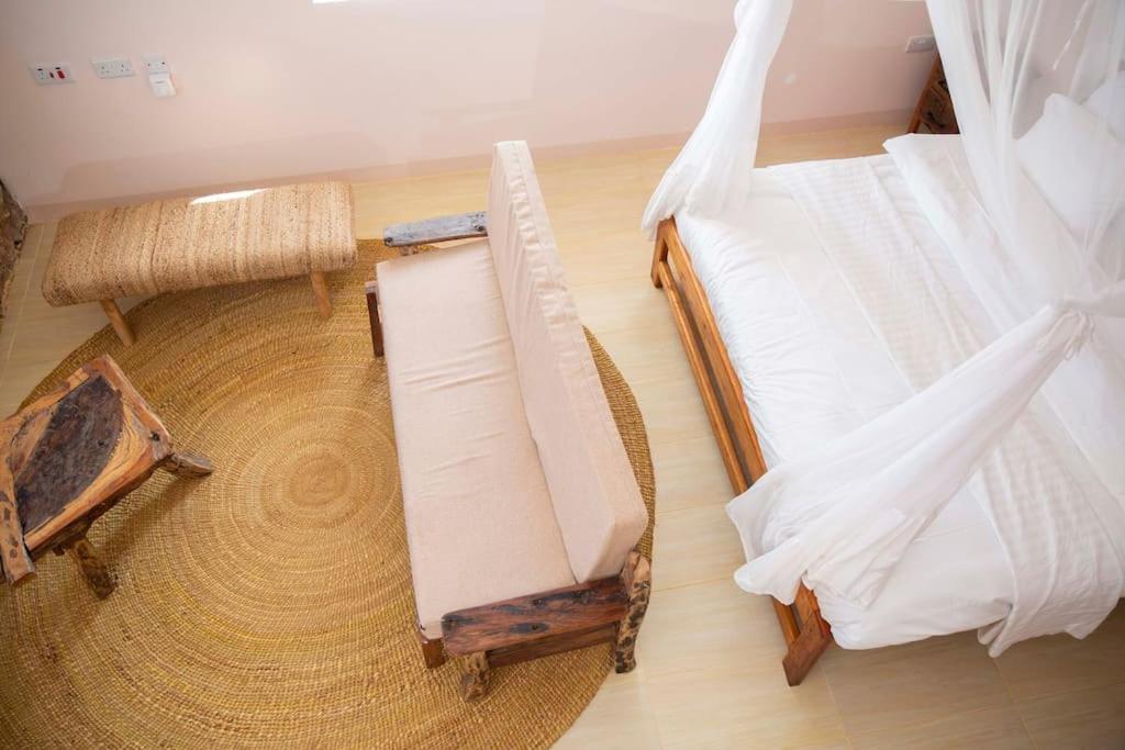 Three-Bedroom House photo 2
