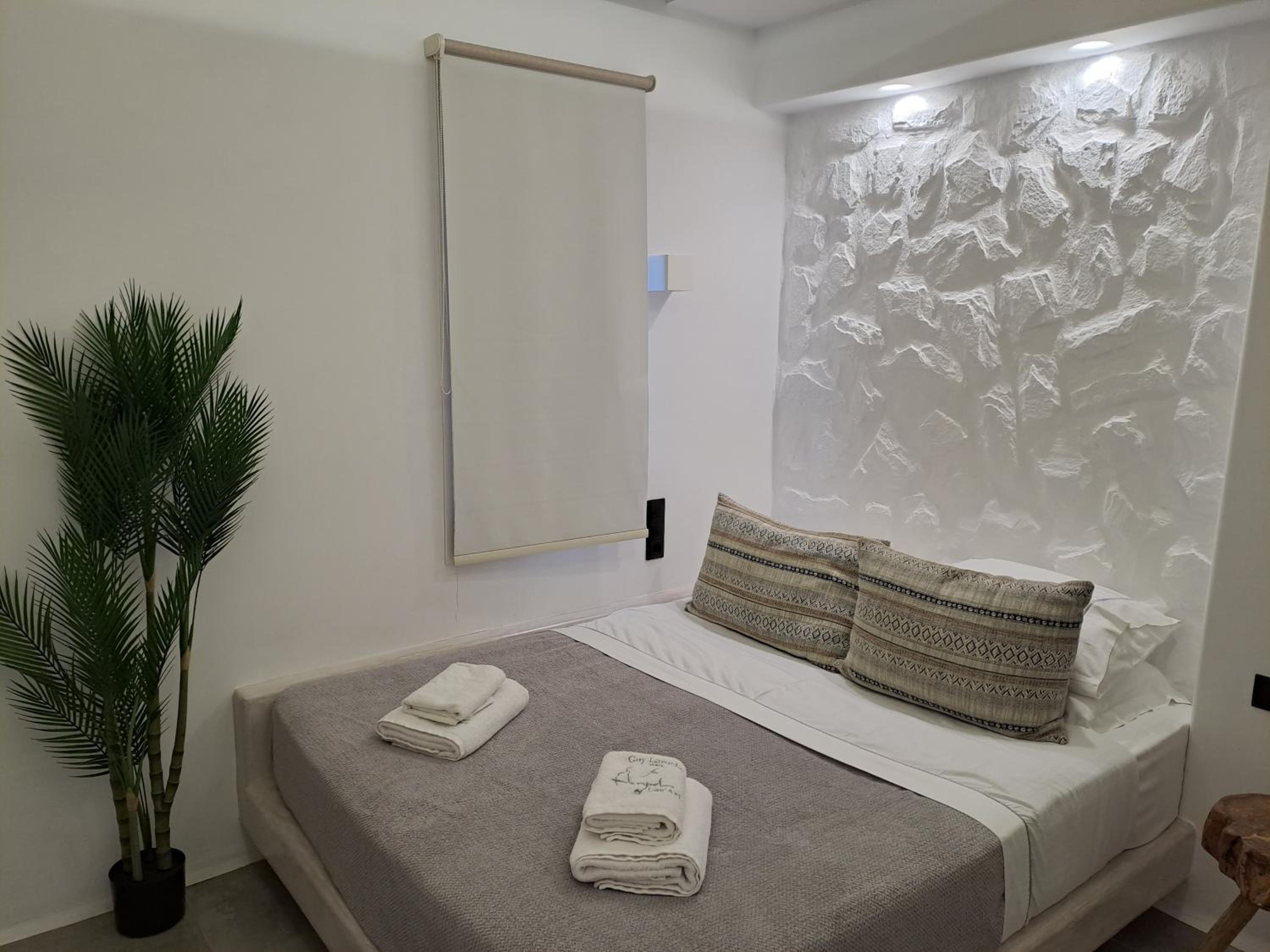 One-Bedroom Apartment - Photo 5