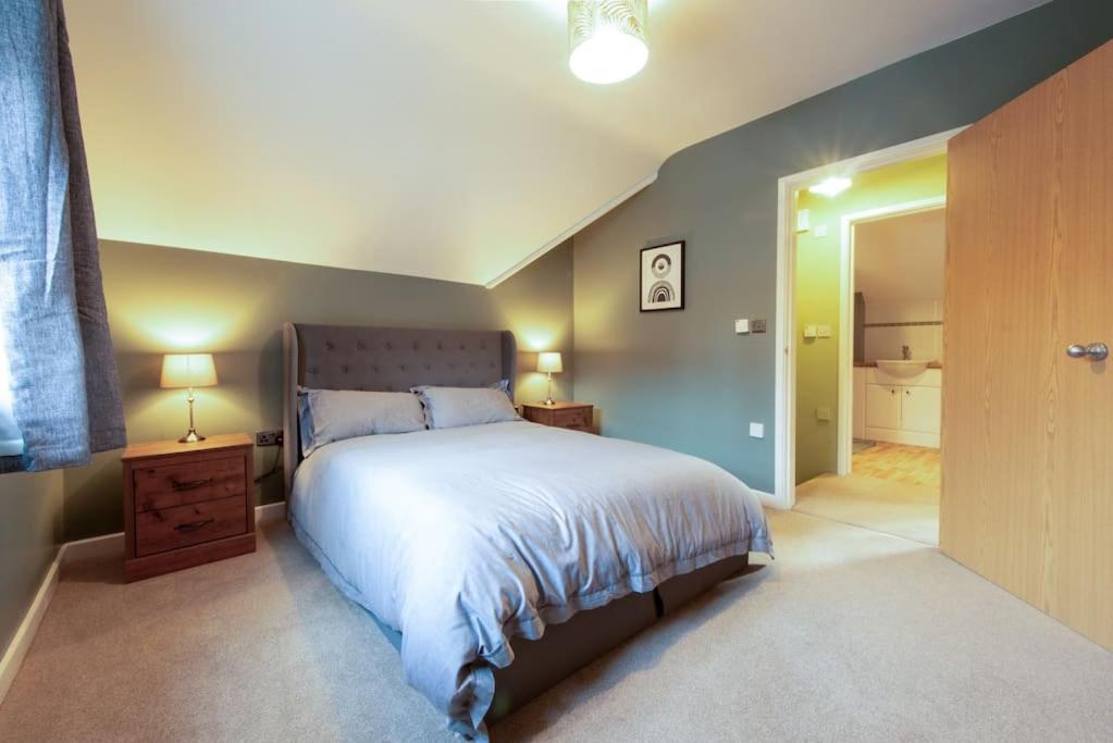 One-Bedroom Apartment photo 2