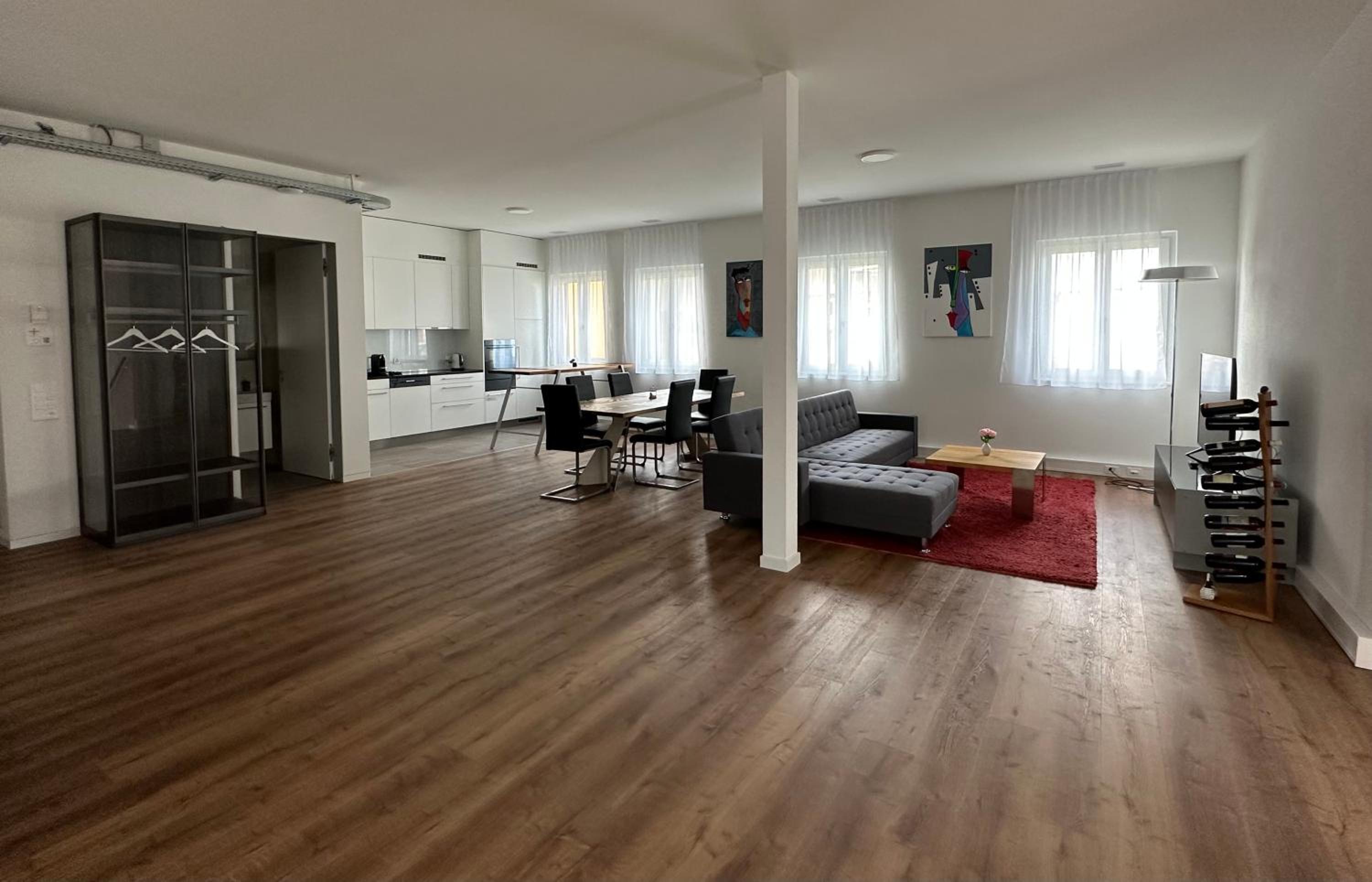 One-Bedroom Apartment photo 1