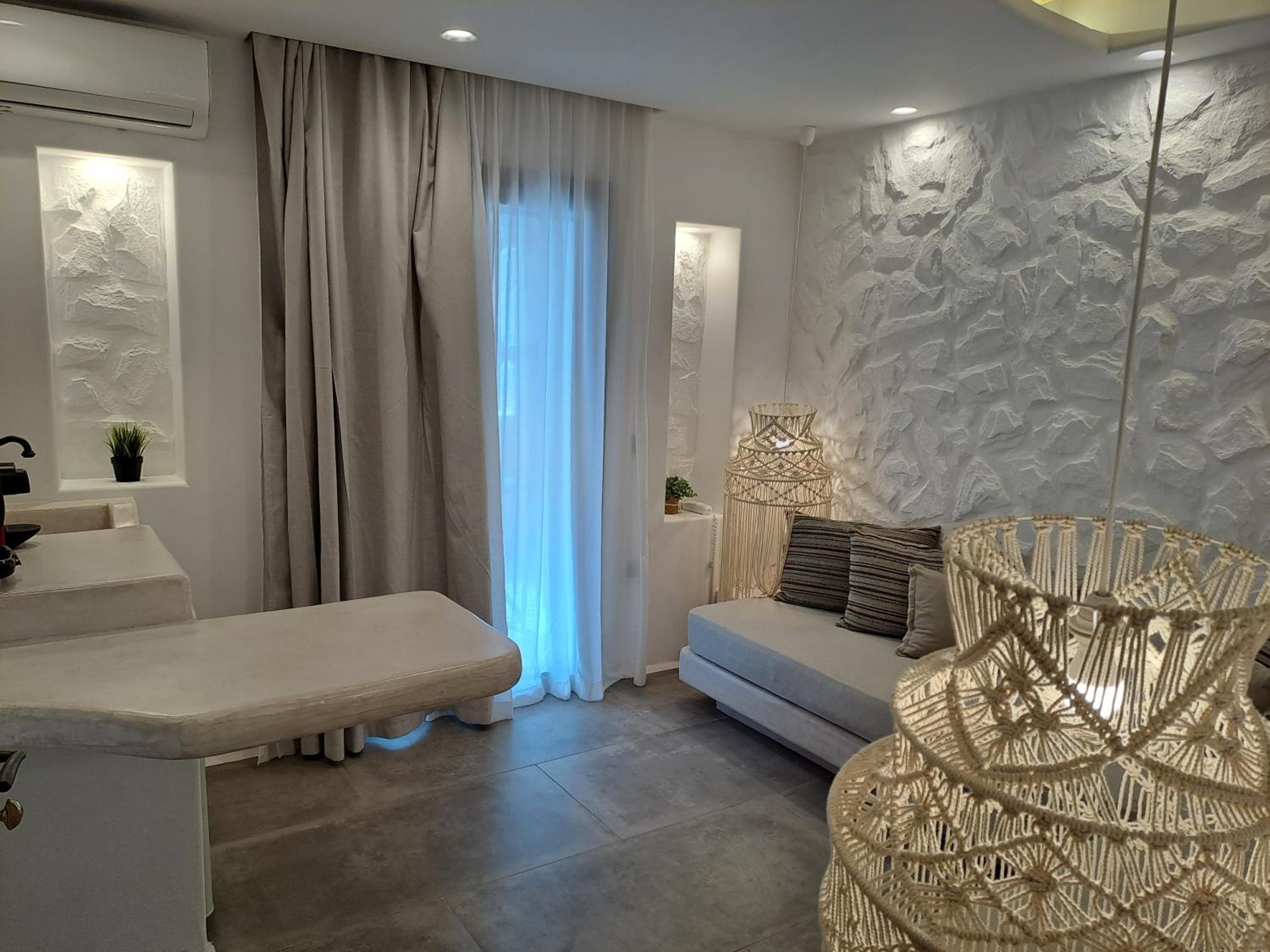 One-Bedroom Apartment - Photo 8