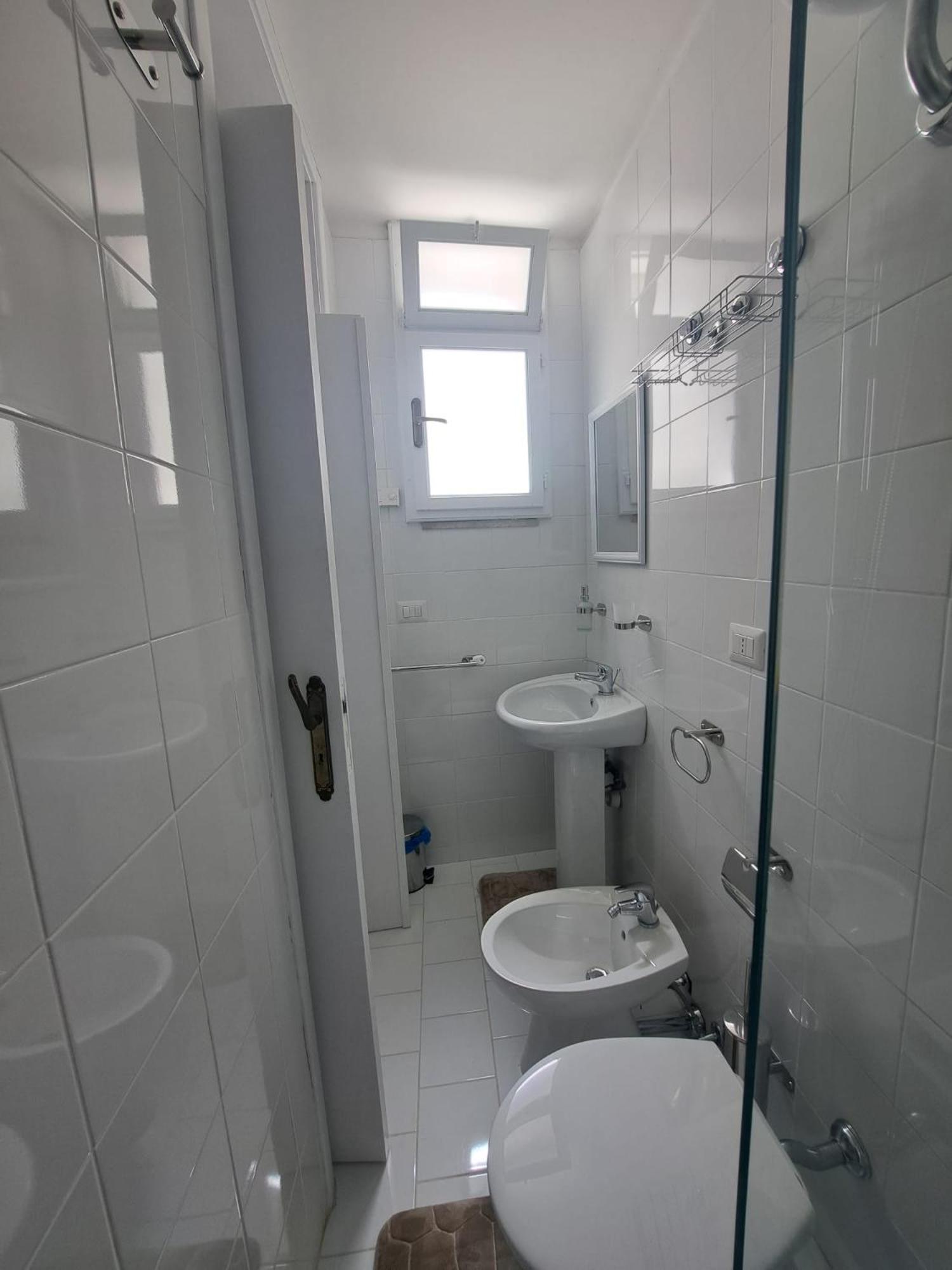Standard King Room photo 3