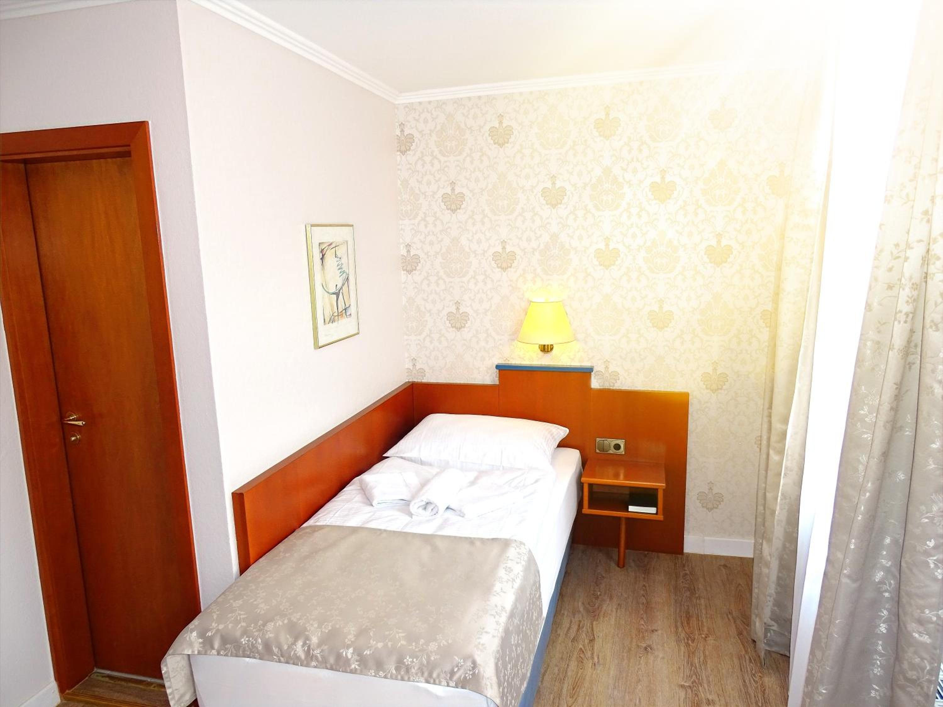 Twin Room - Photo 1