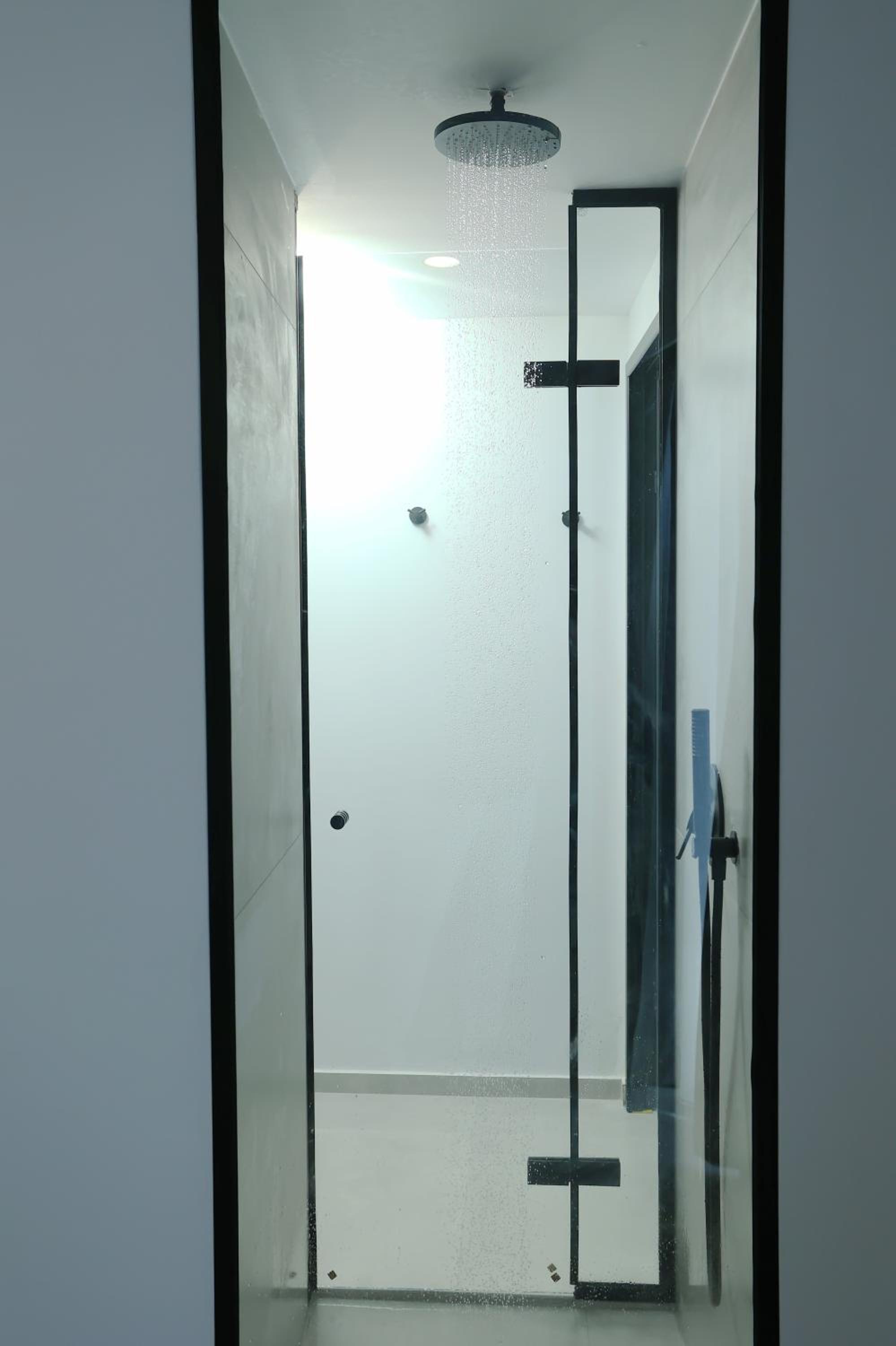 Grand Suite with Loft and Pool View - Photo 10