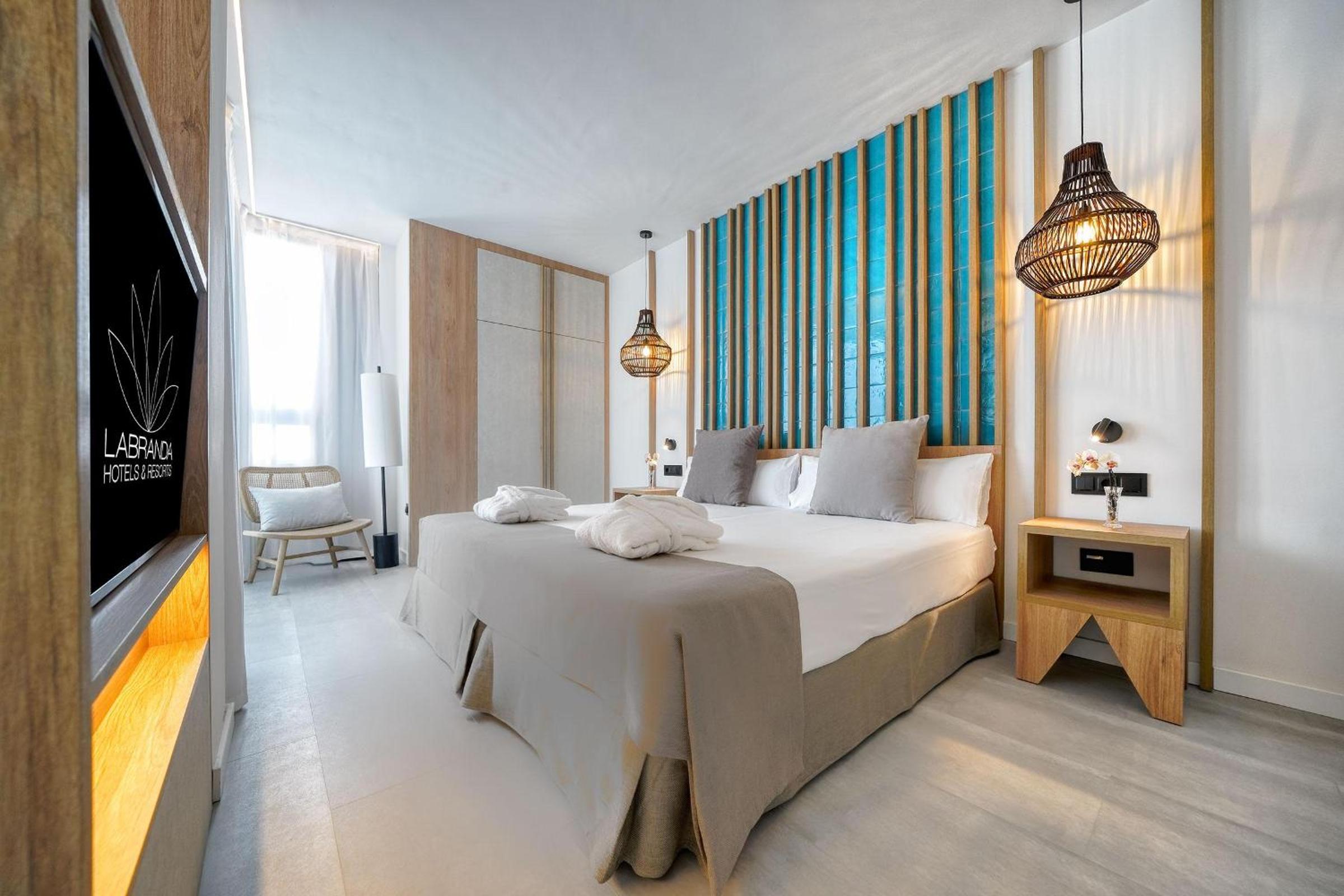 Junior Suite Deluxe Sea View Only Adults thumbnail 5