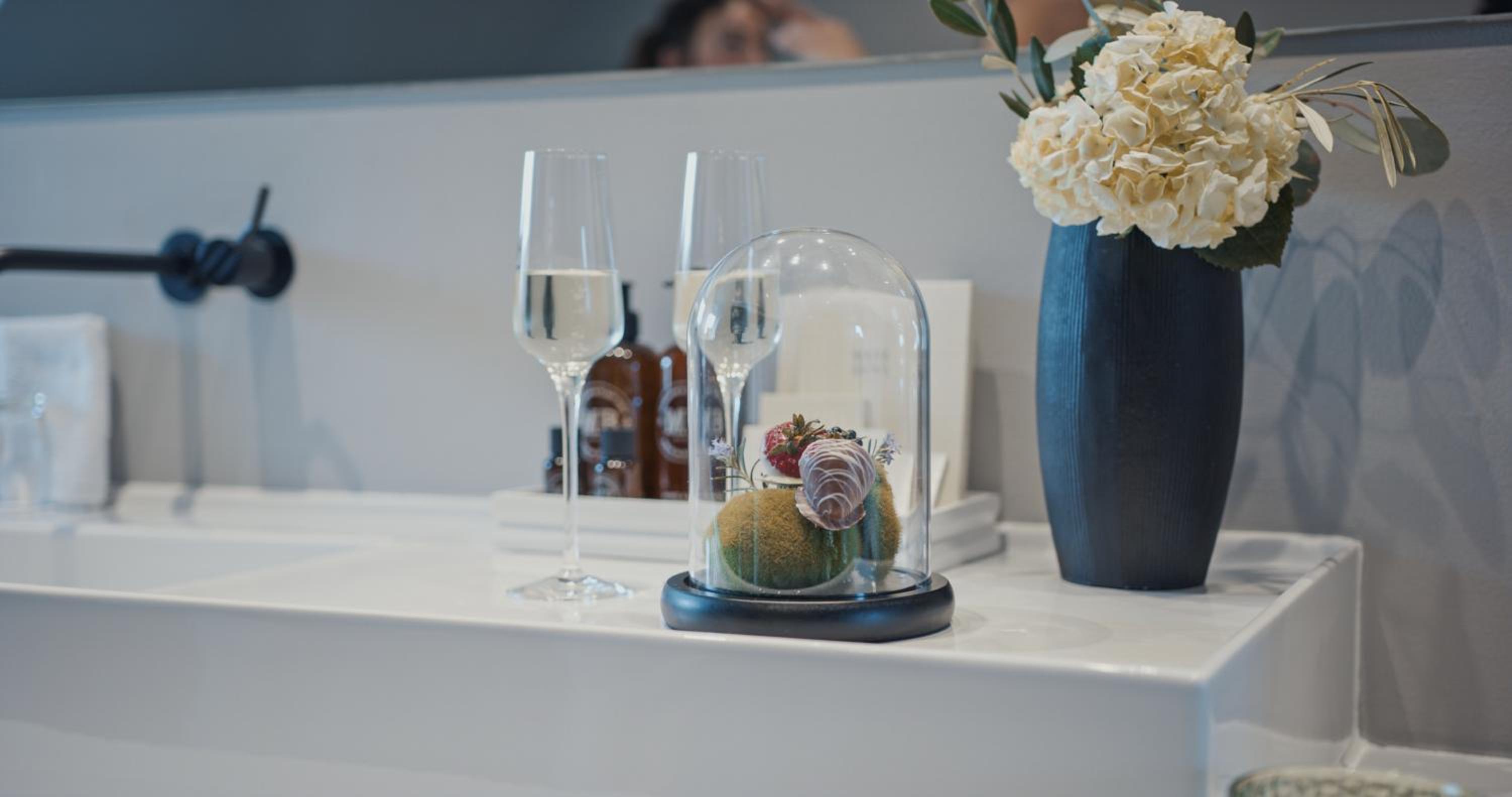 Suite 500 - Photo 10