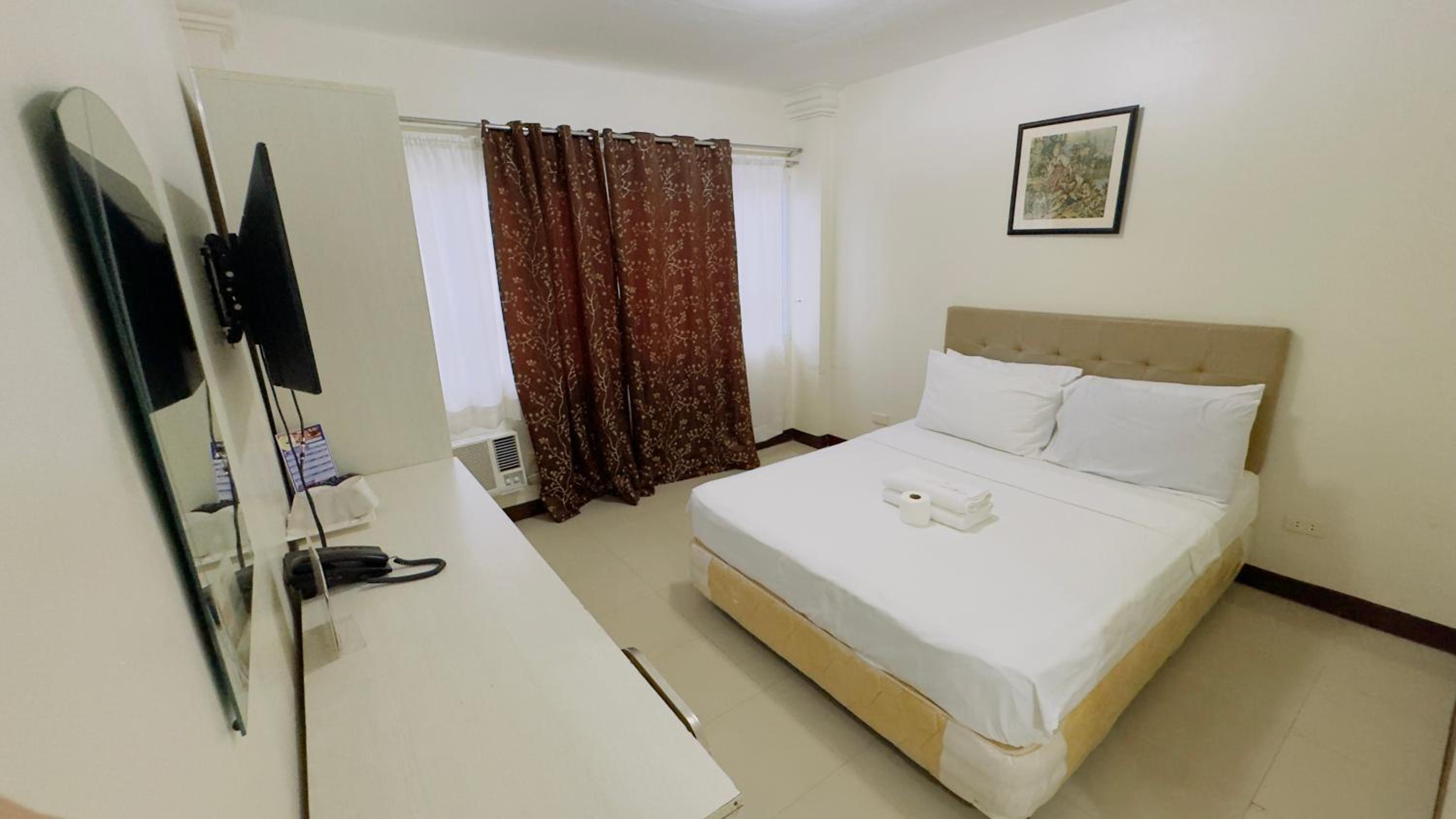 Queen Room photo 1