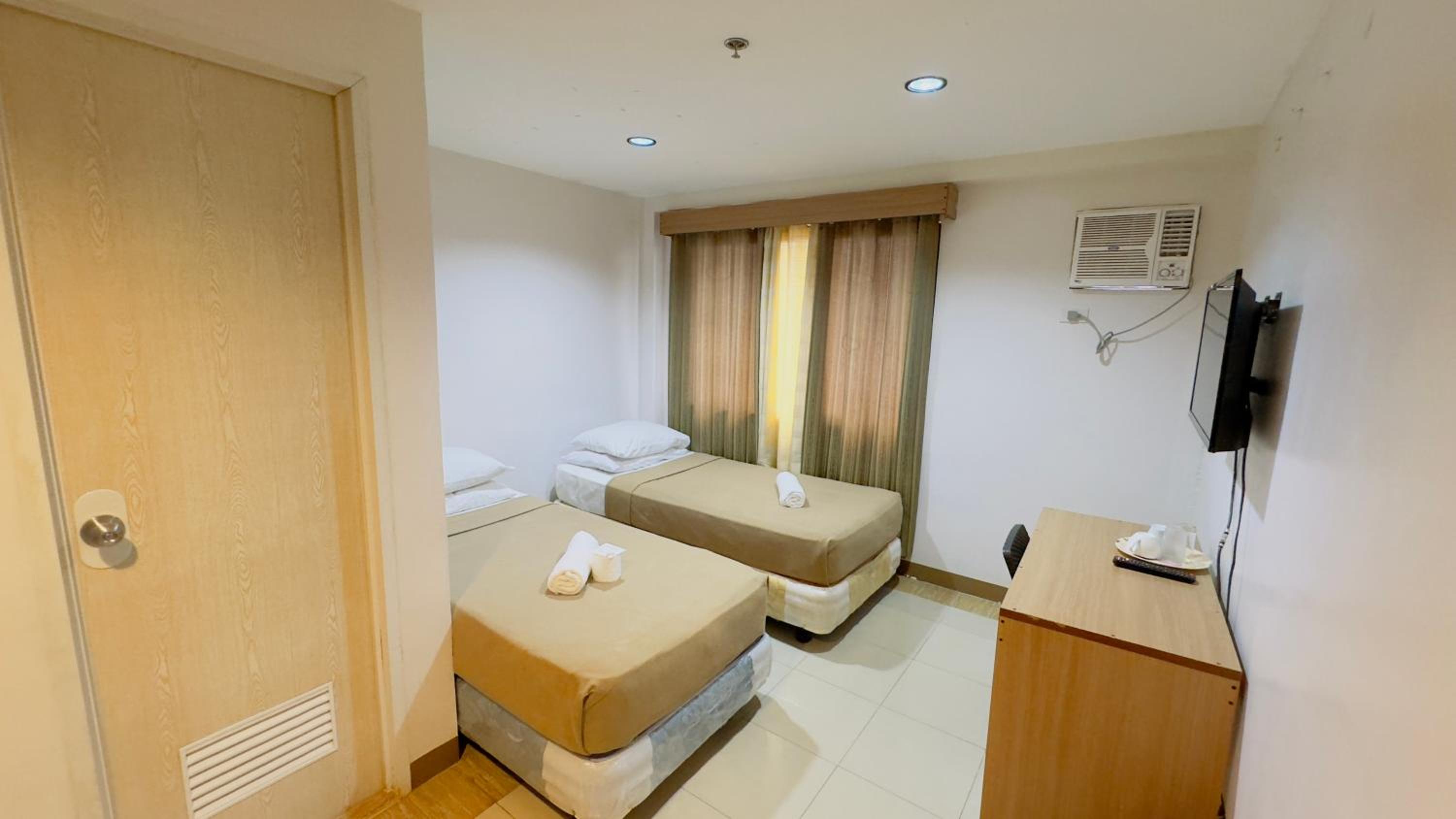 Large Twin Room photo 2