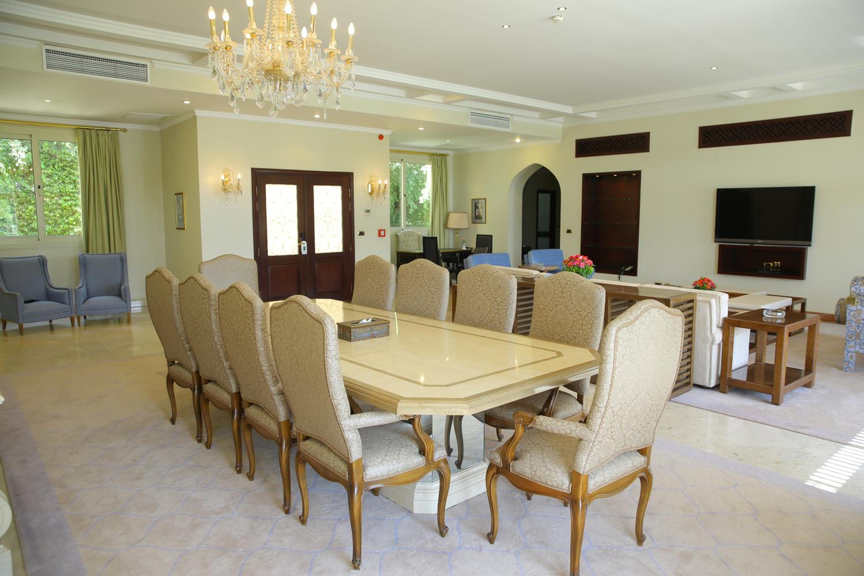 Royal Villa - Photo 2