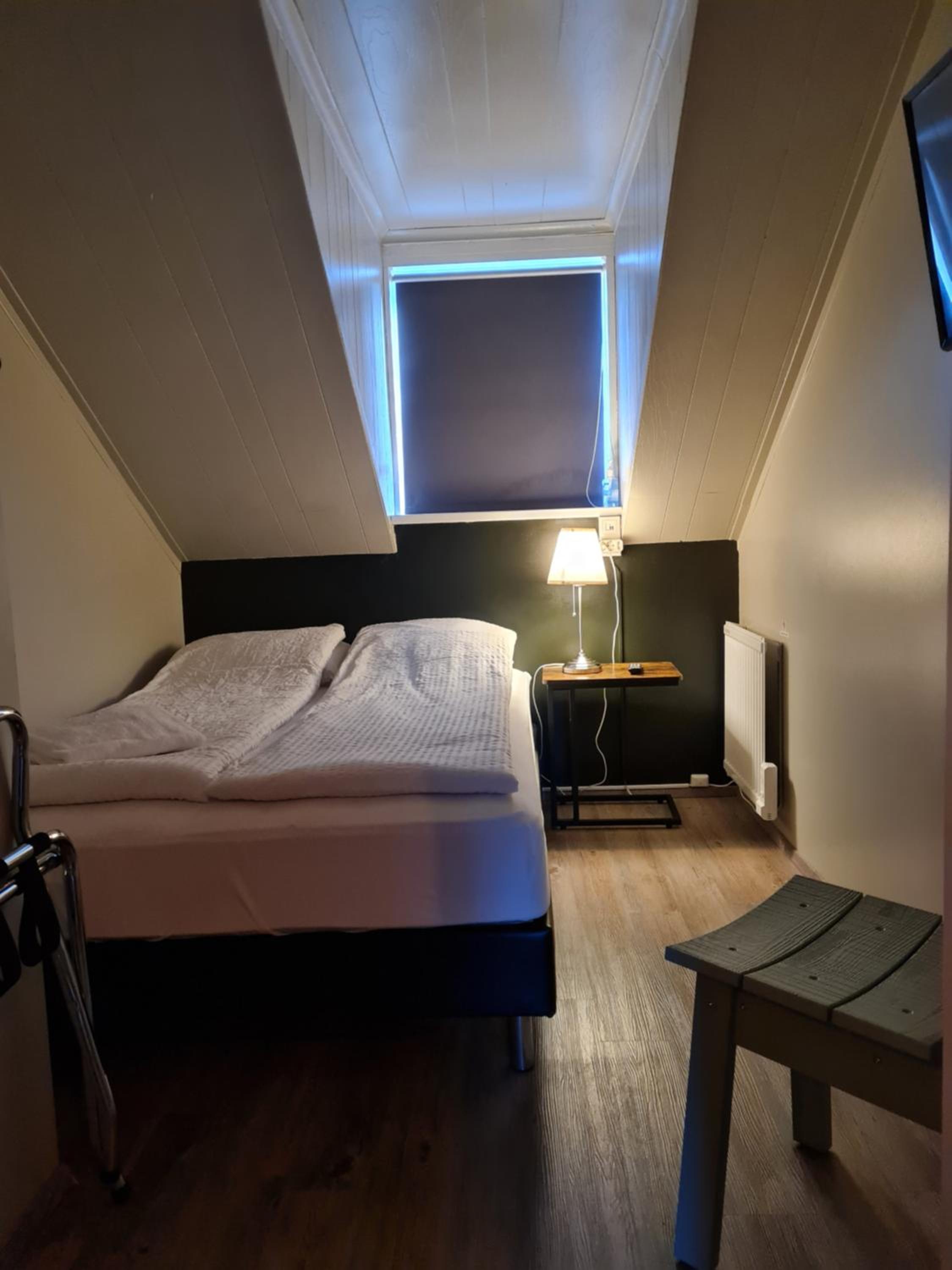 Small Double Room with Shared Bathroom photo 3