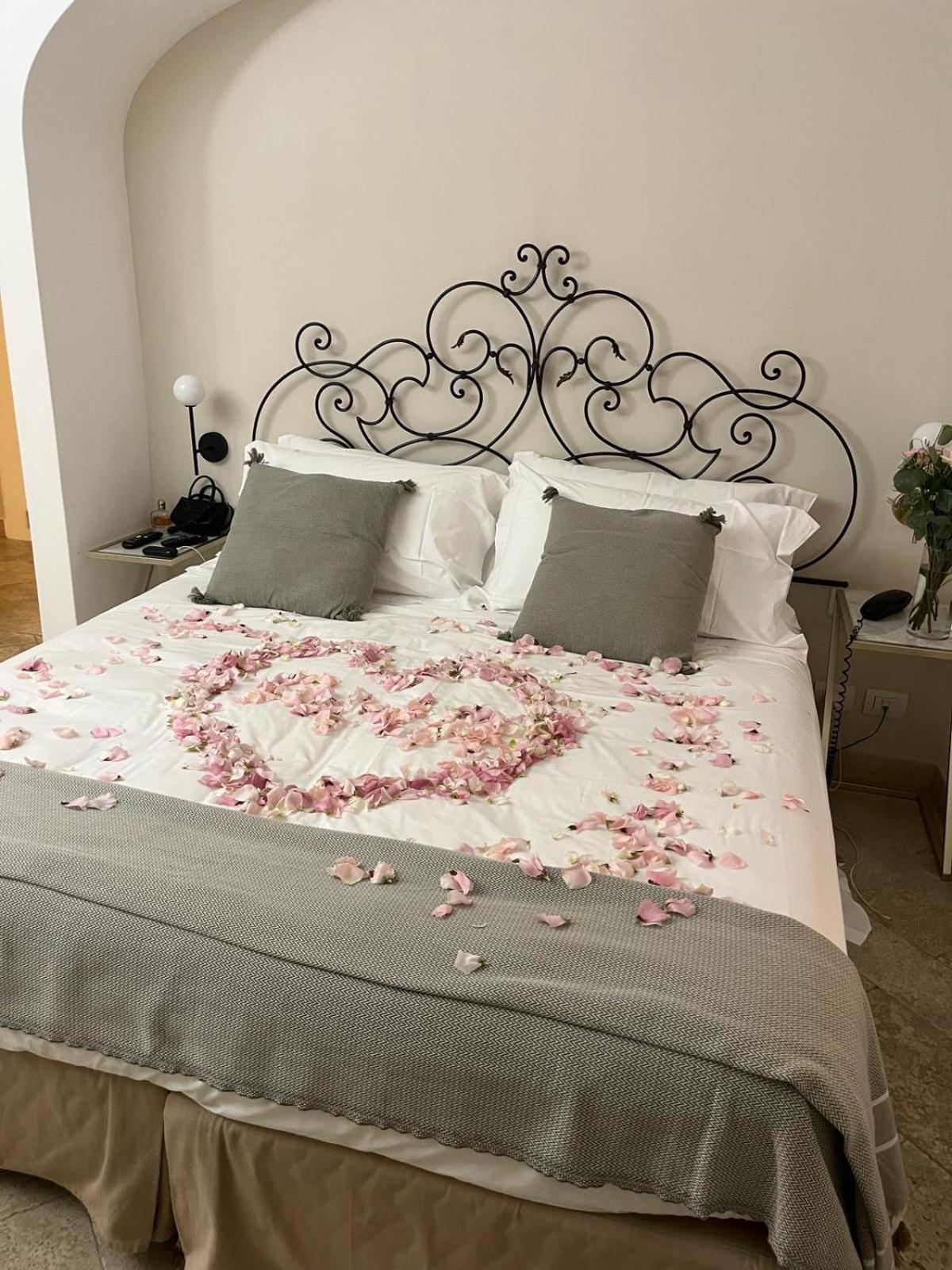 Deluxe Double or Twin Room with Sea View - Photo 4