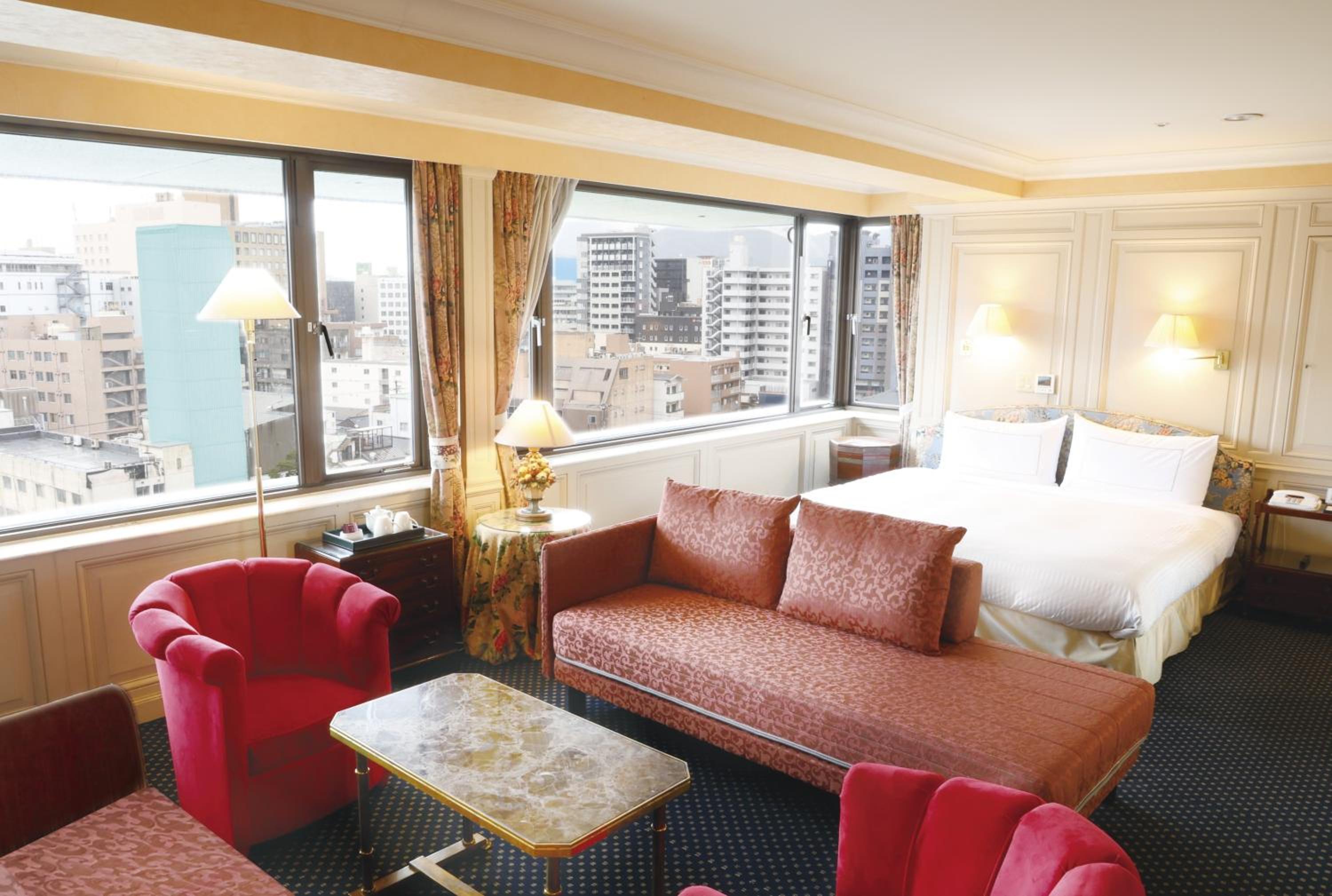 Deluxe Suite - Non-Smoking