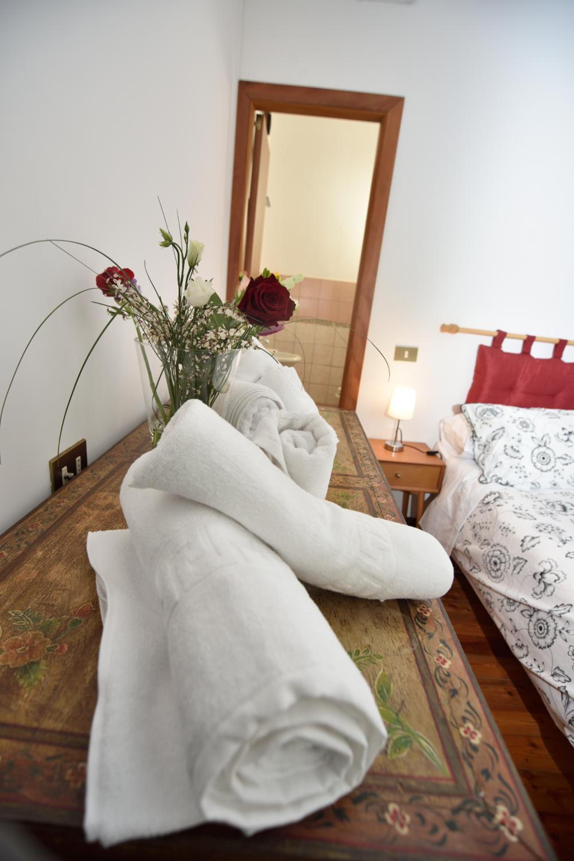 Single Room With Bathroom photo 2