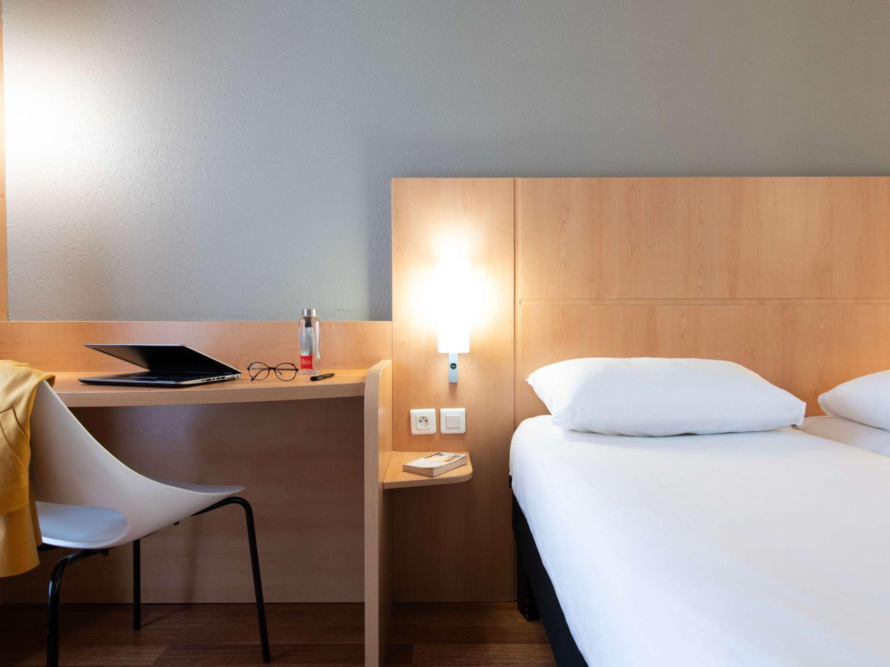 Standard Twin Room photo 2