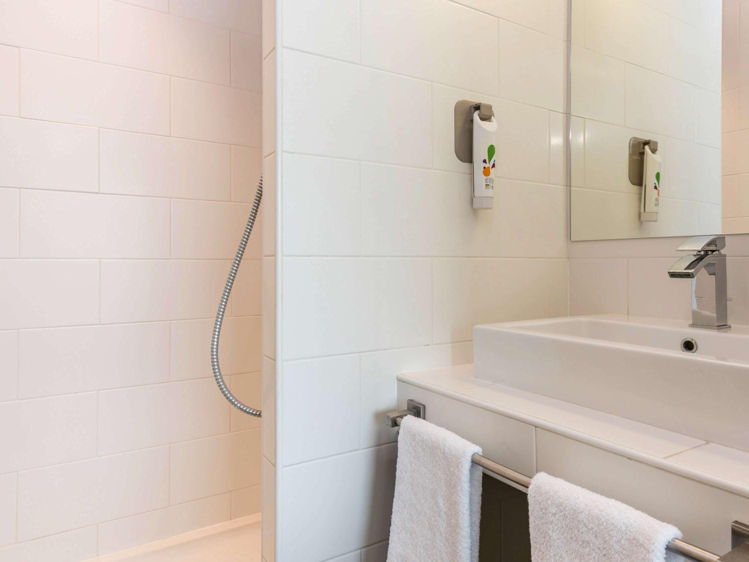 Standard Family Suite with Two Connecting Rooms - Photo 2