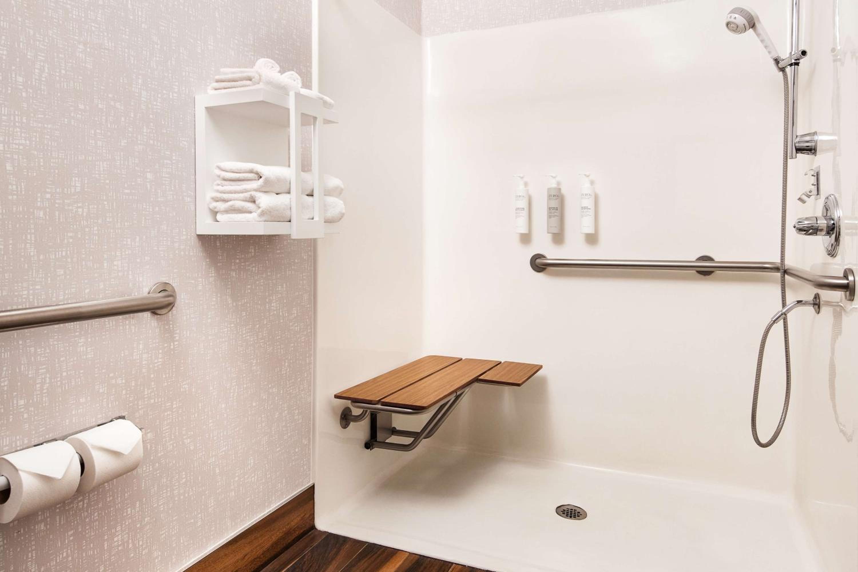 King Room - Mobility Access/Non-Smoking - Photo 4