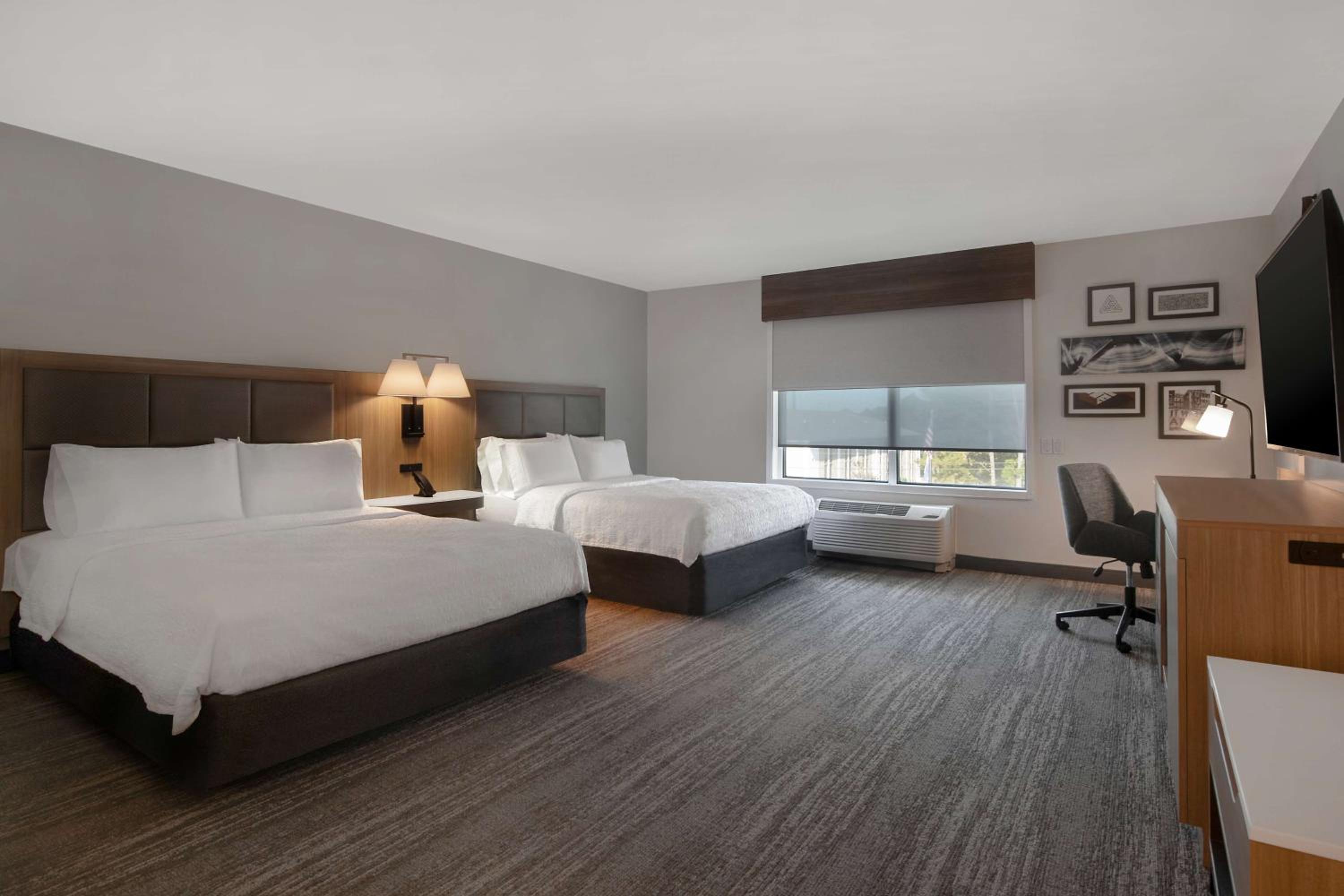 Queen Room with Two Queen Beds - Mobility Access/Non-Smoking - Photo 6