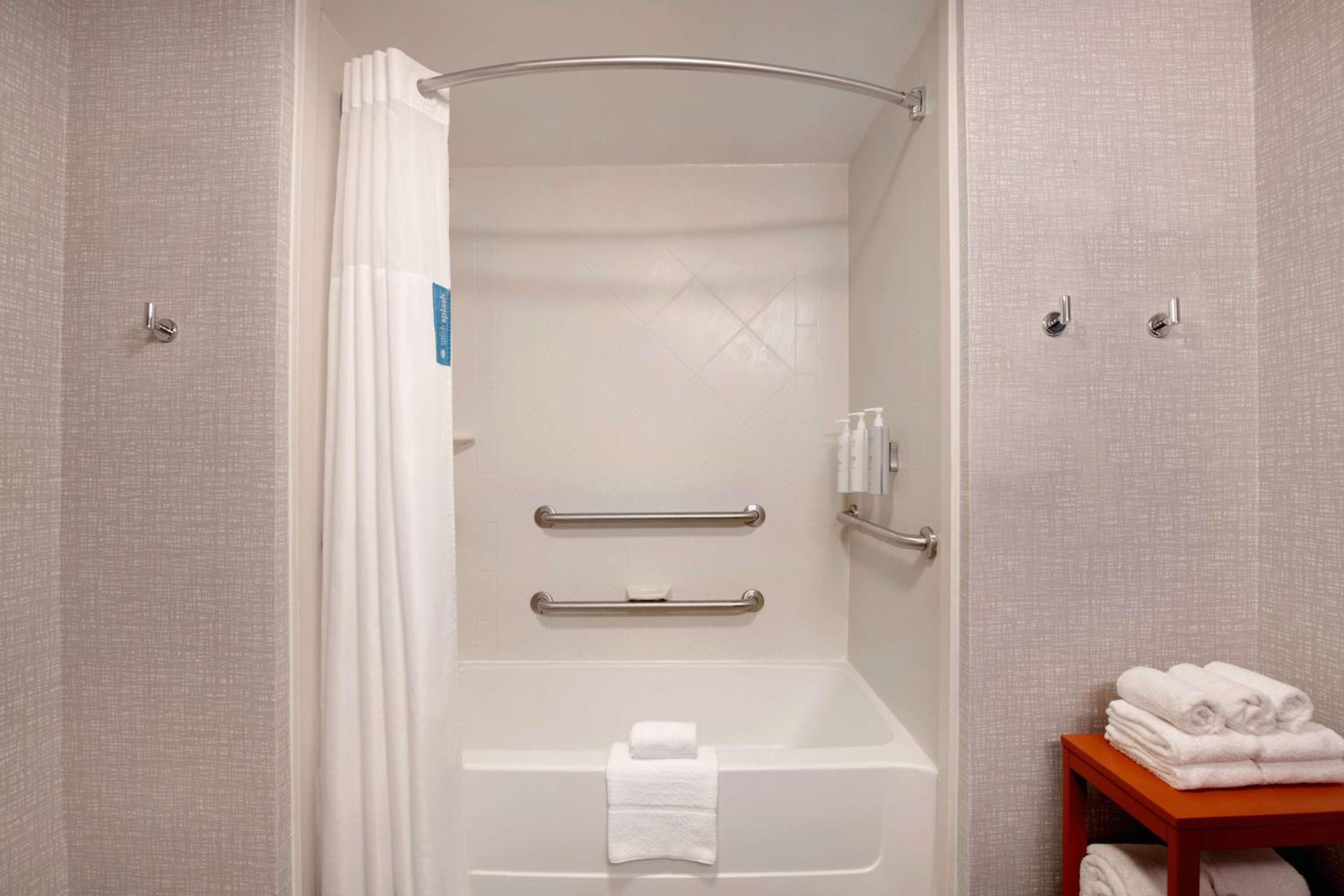 King Room - Mobility Access/Non-Smoking - Photo 4