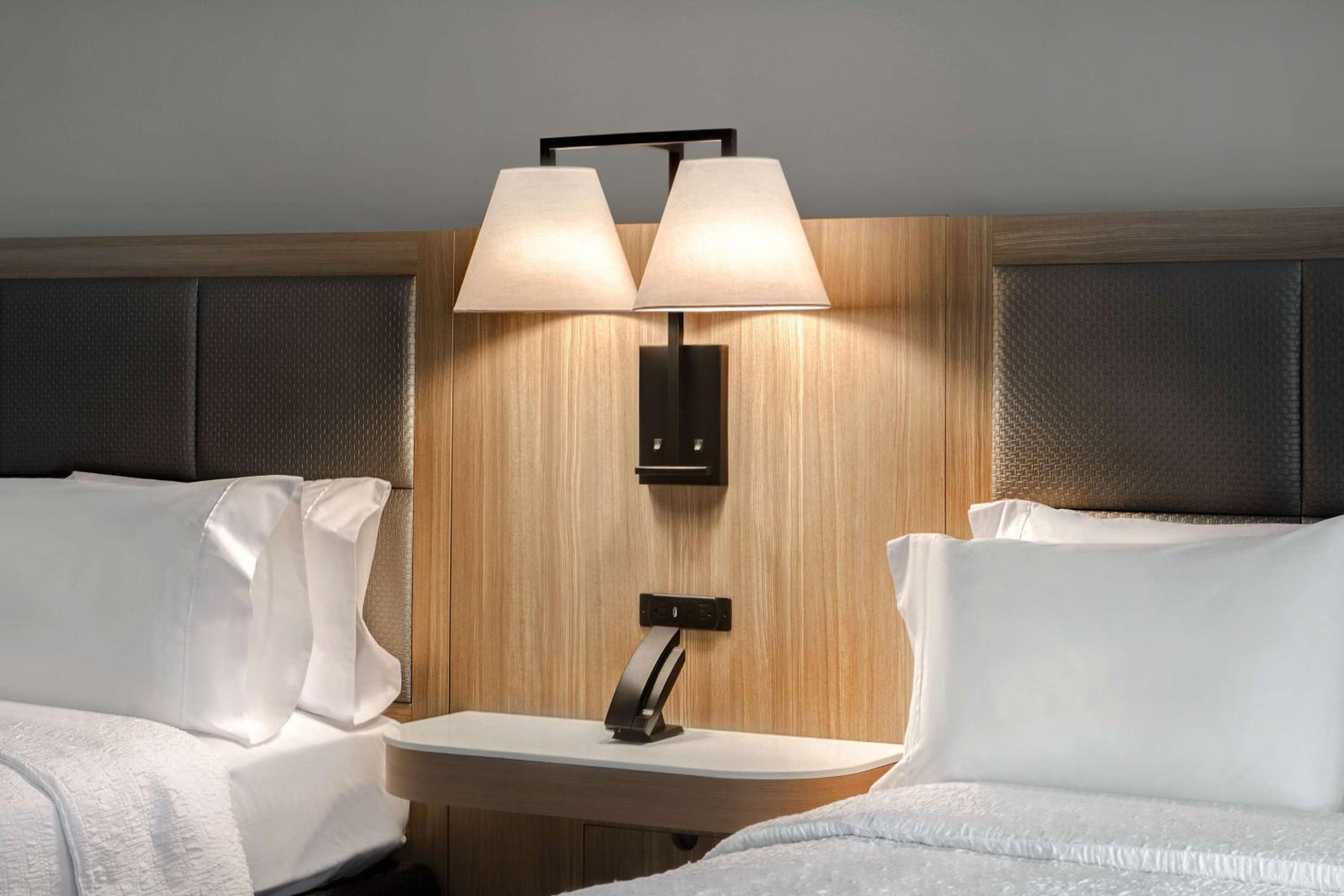Room with Two Queen Beds - Non-Smoking - Photo 3