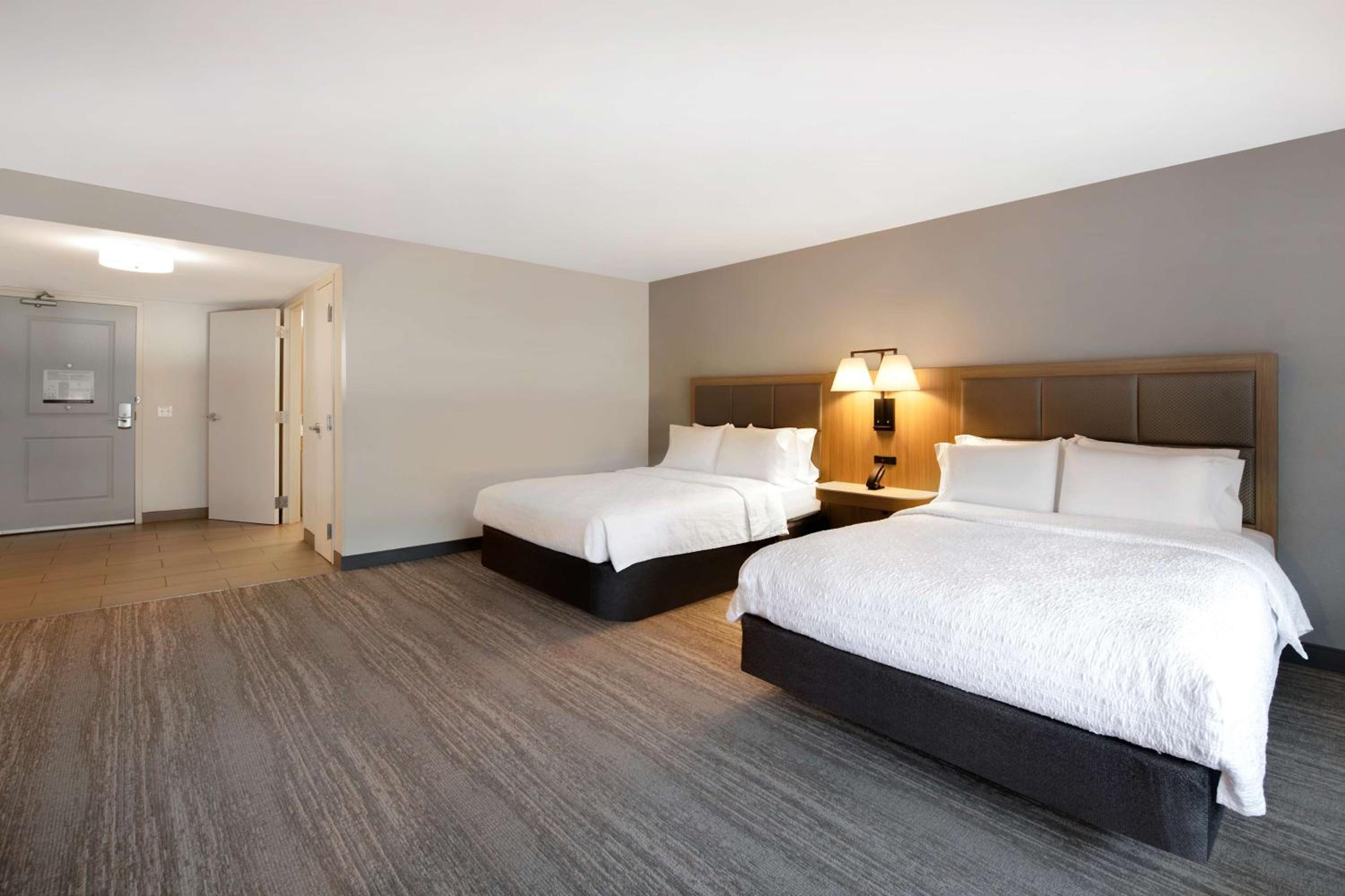 Queen Room with Two Queen Beds - Mobility Access/Non-Smoking - Photo 9