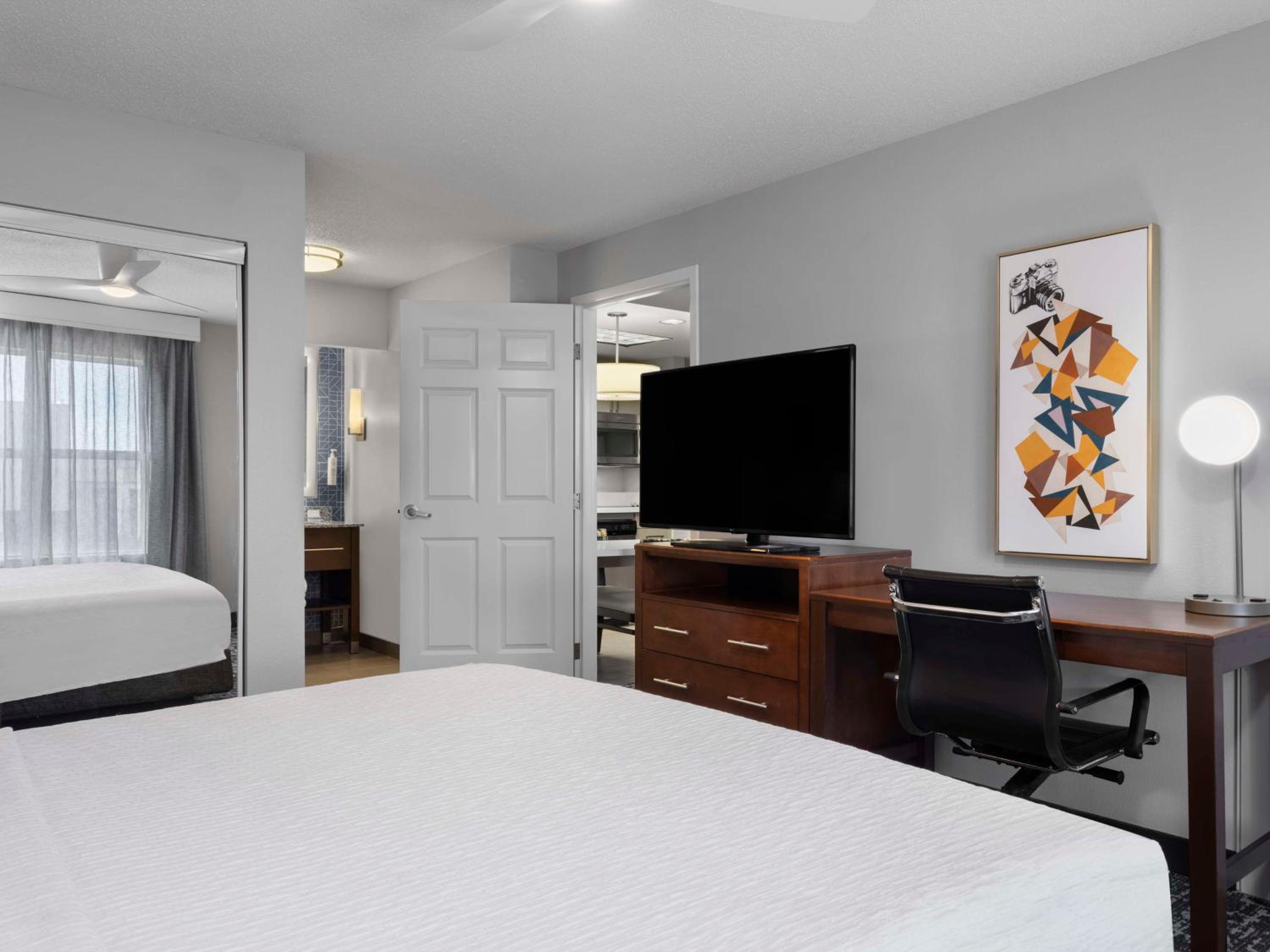 One-Bedroom King Suite - Non-Smoking - Photo 1