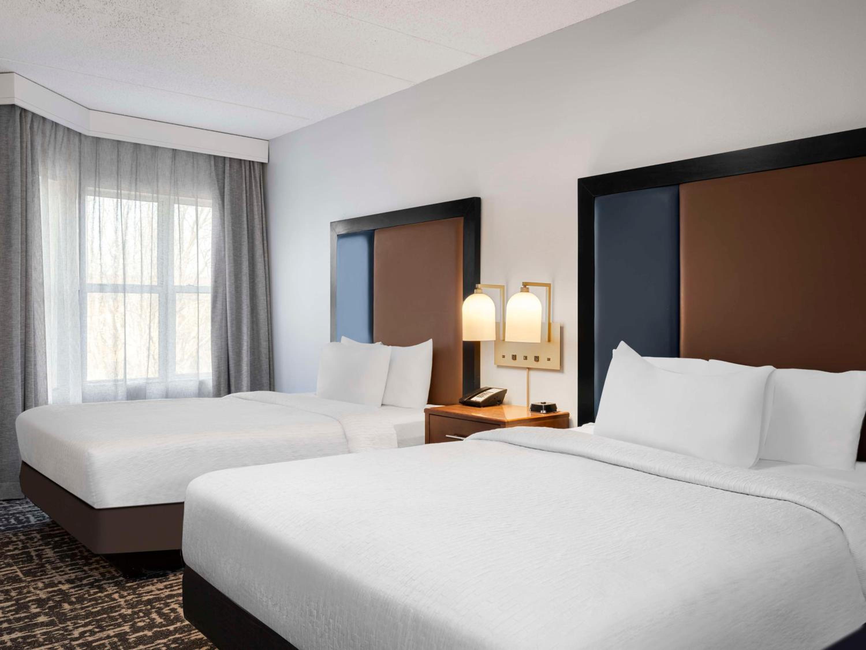 One-Bedroom Queen Suite with Two Queen Beds - Non-Smoking - Photo 5