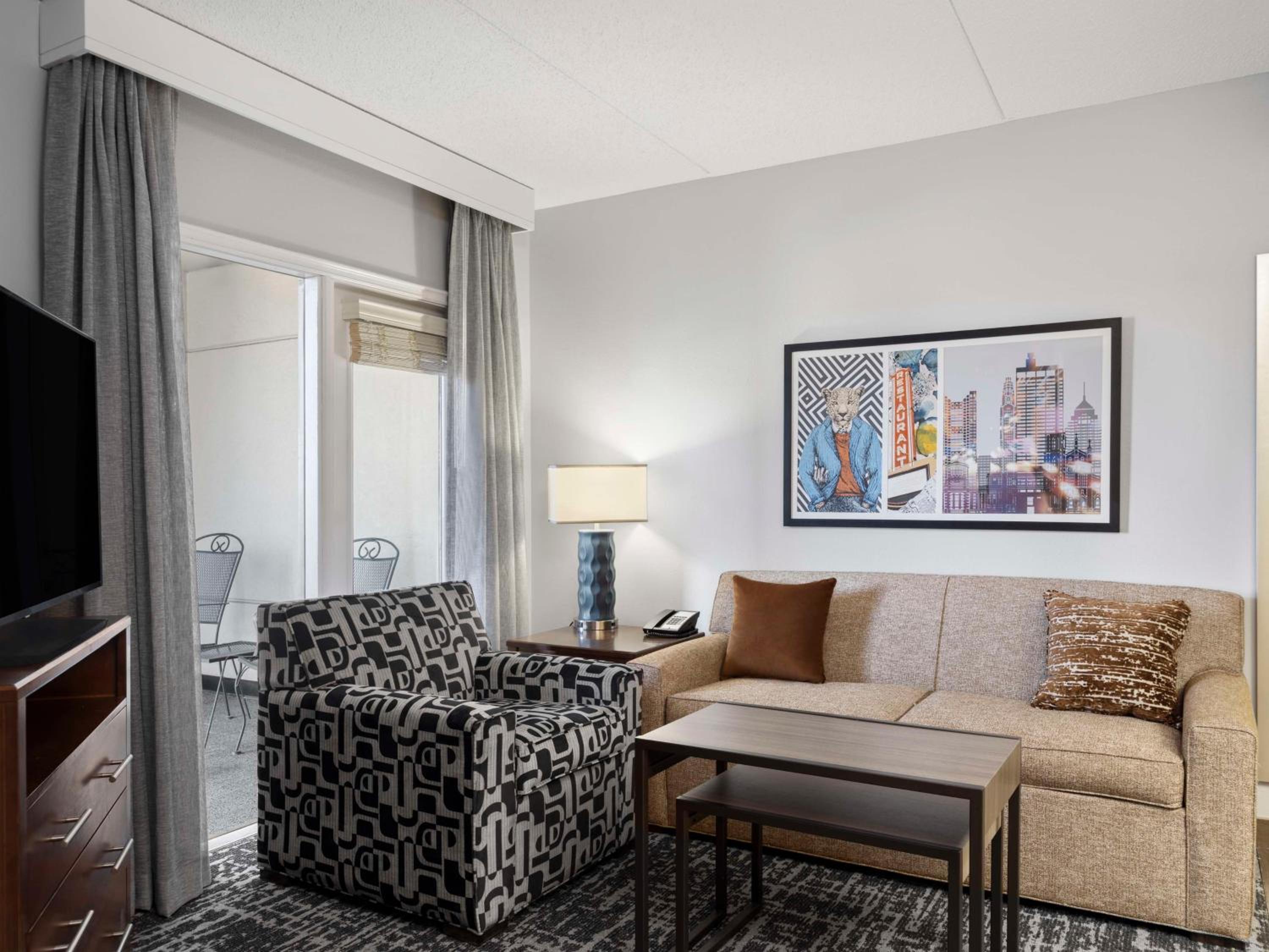 King Suite with Balcony - Photo 2