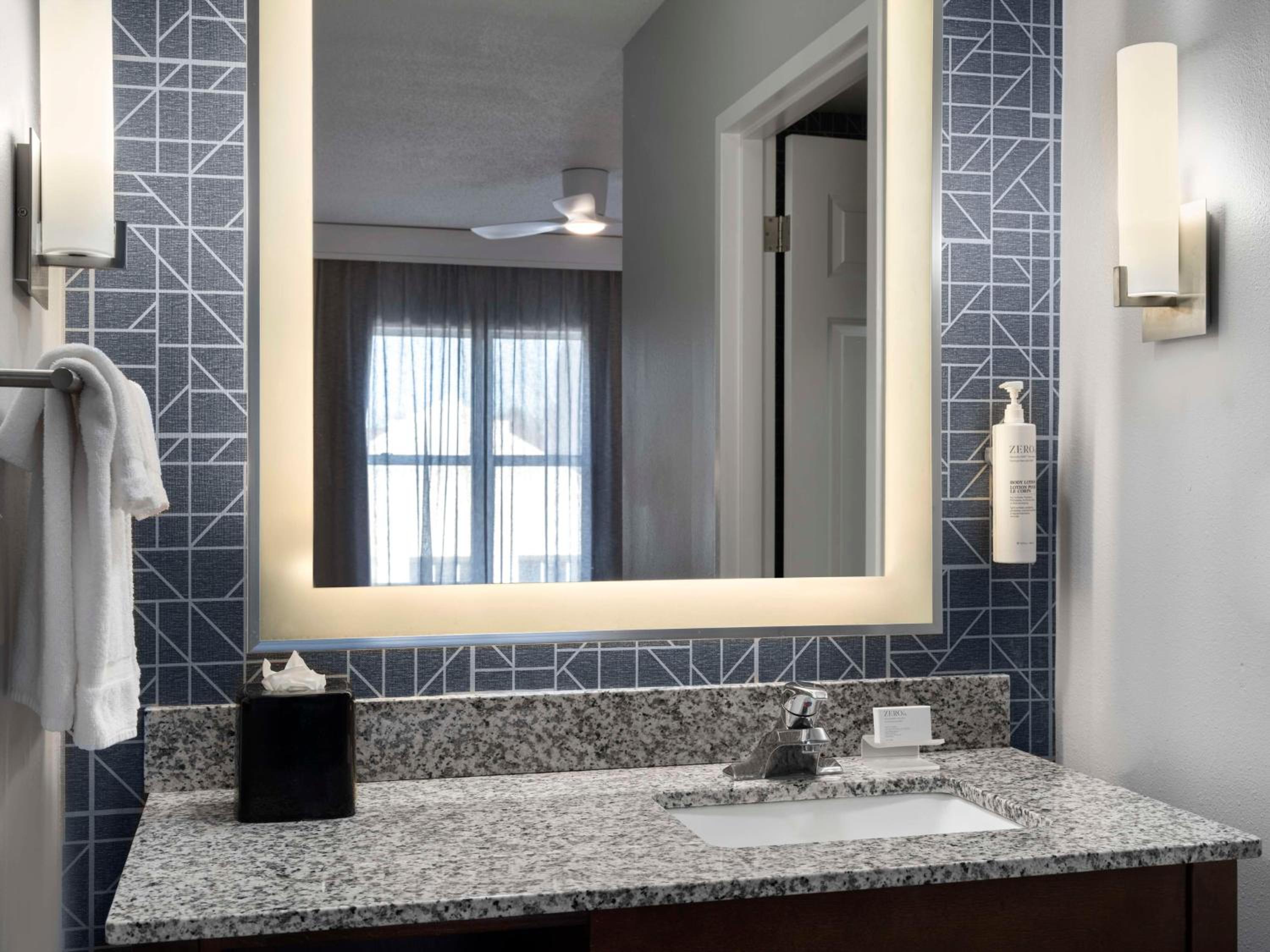 One-Bedroom King Suite - Non-Smoking - Photo 5